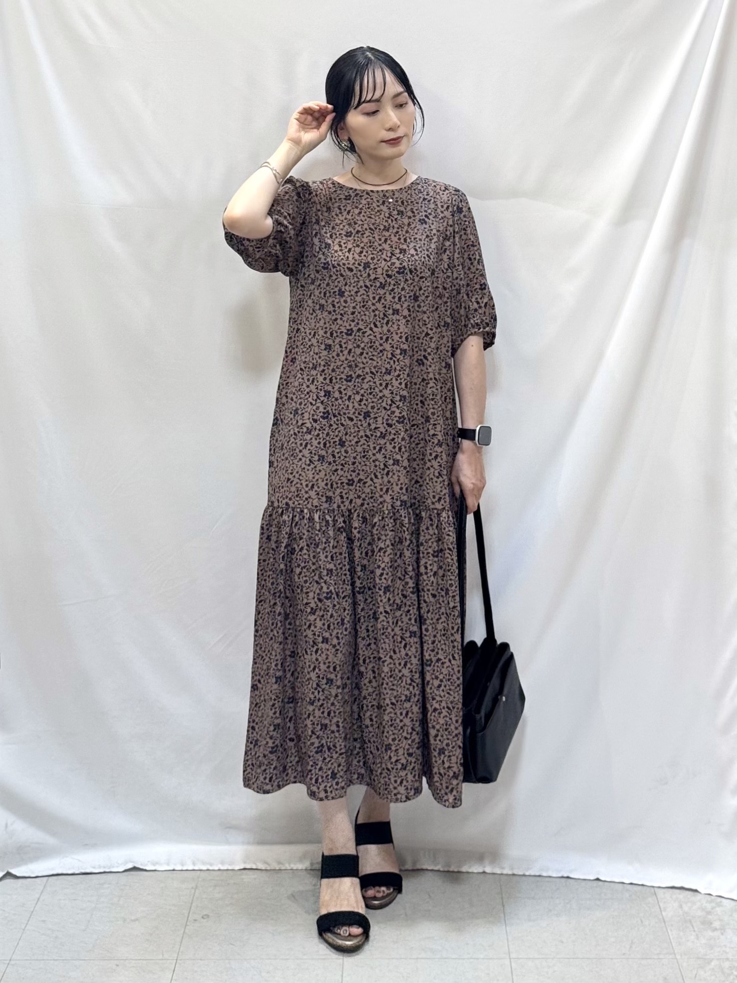 𝐇𝐢𝐫𝐨𝐦𝐢さんの「SHOO･LA･RUE｜花柄ティアードワンピース」を使ったコーディネート
