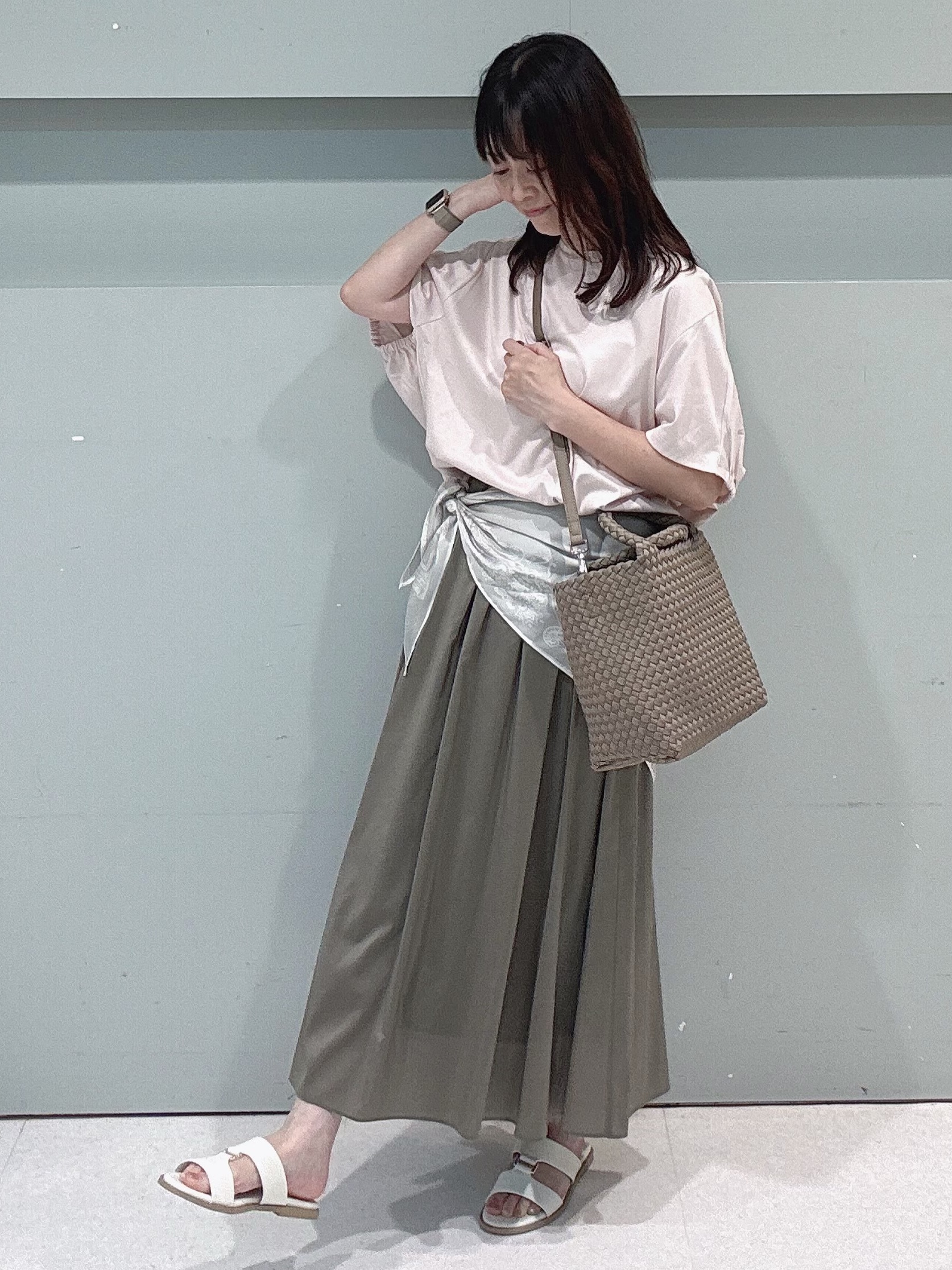 makiさんの「UNTITLED｜【セットアップ可/後ろウエストゴム/光沢感】ローンフレアスカート」を使ったコーディネート