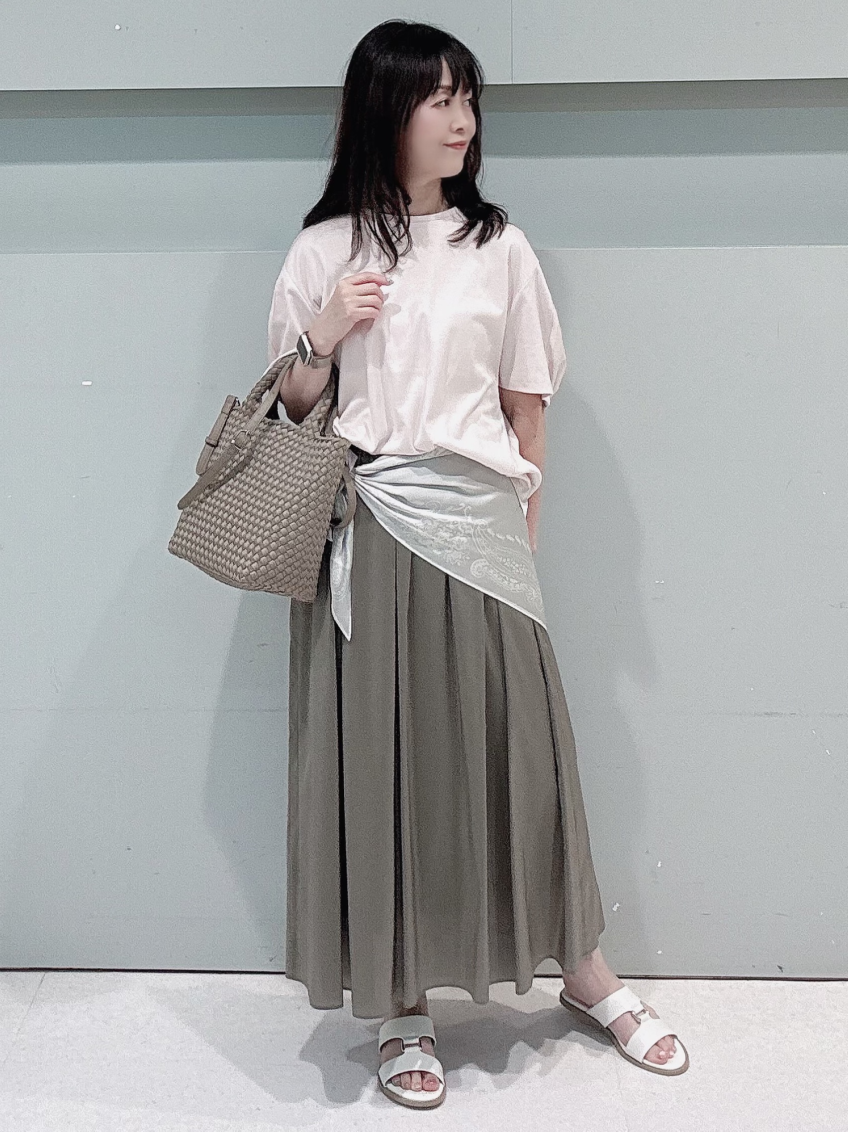 makiさんの「UNTITLED｜【セットアップ可/後ろウエストゴム/光沢感】ローンフレアスカート」を使ったコーディネート