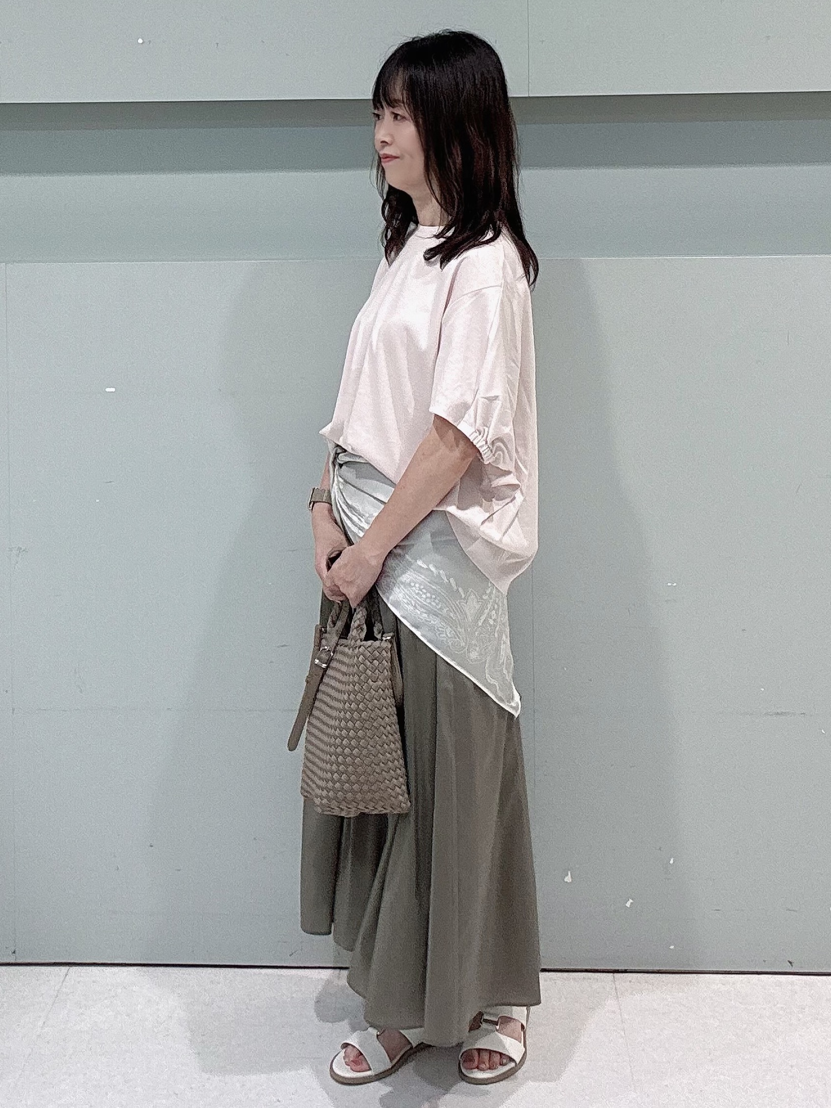 makiさんの「UNTITLED｜【セットアップ可/後ろウエストゴム/光沢感】ローンフレアスカート」を使ったコーディネート
