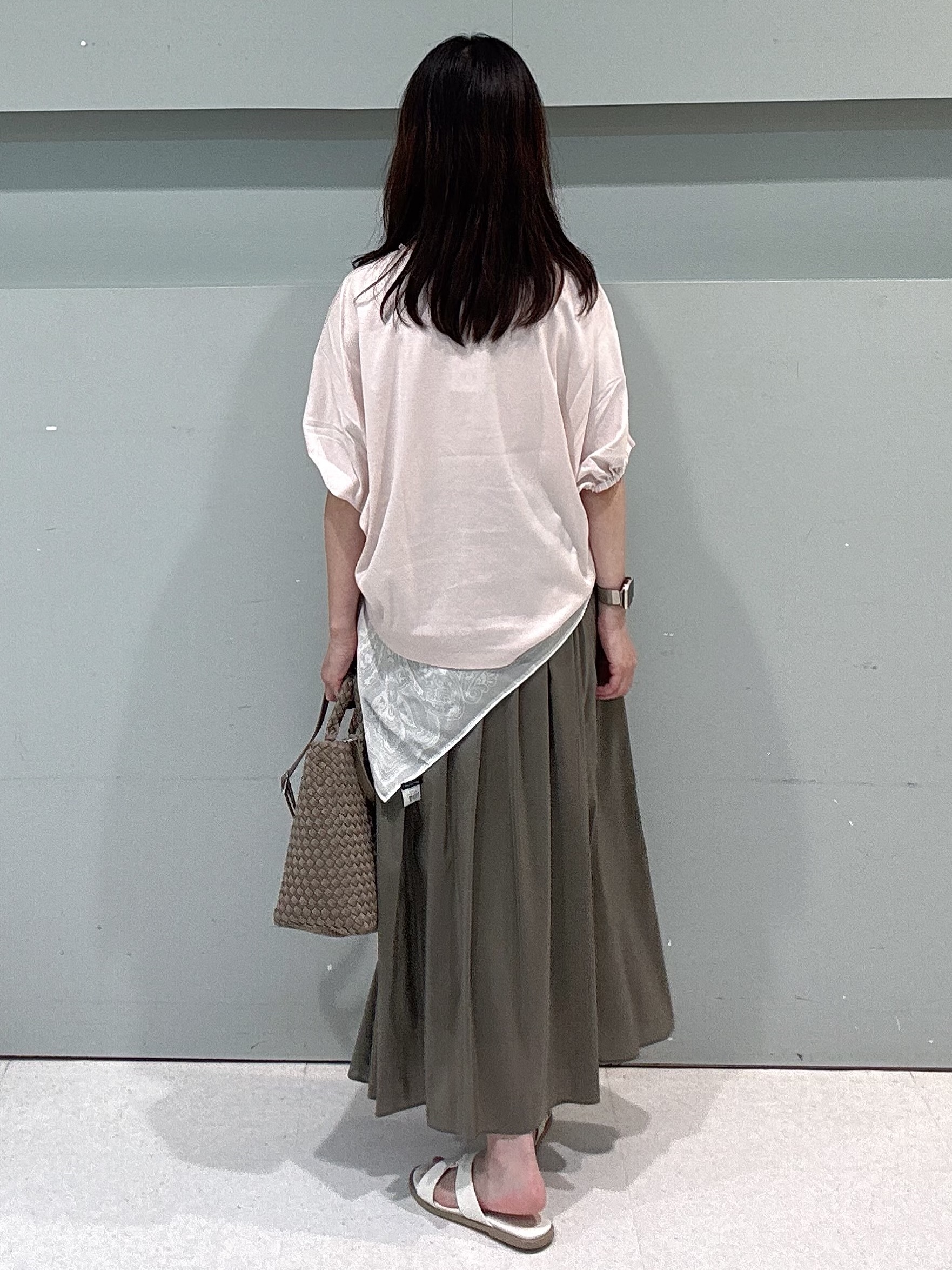 makiさんの「UNTITLED｜【セットアップ可/後ろウエストゴム/光沢感】ローンフレアスカート」を使ったコーディネート