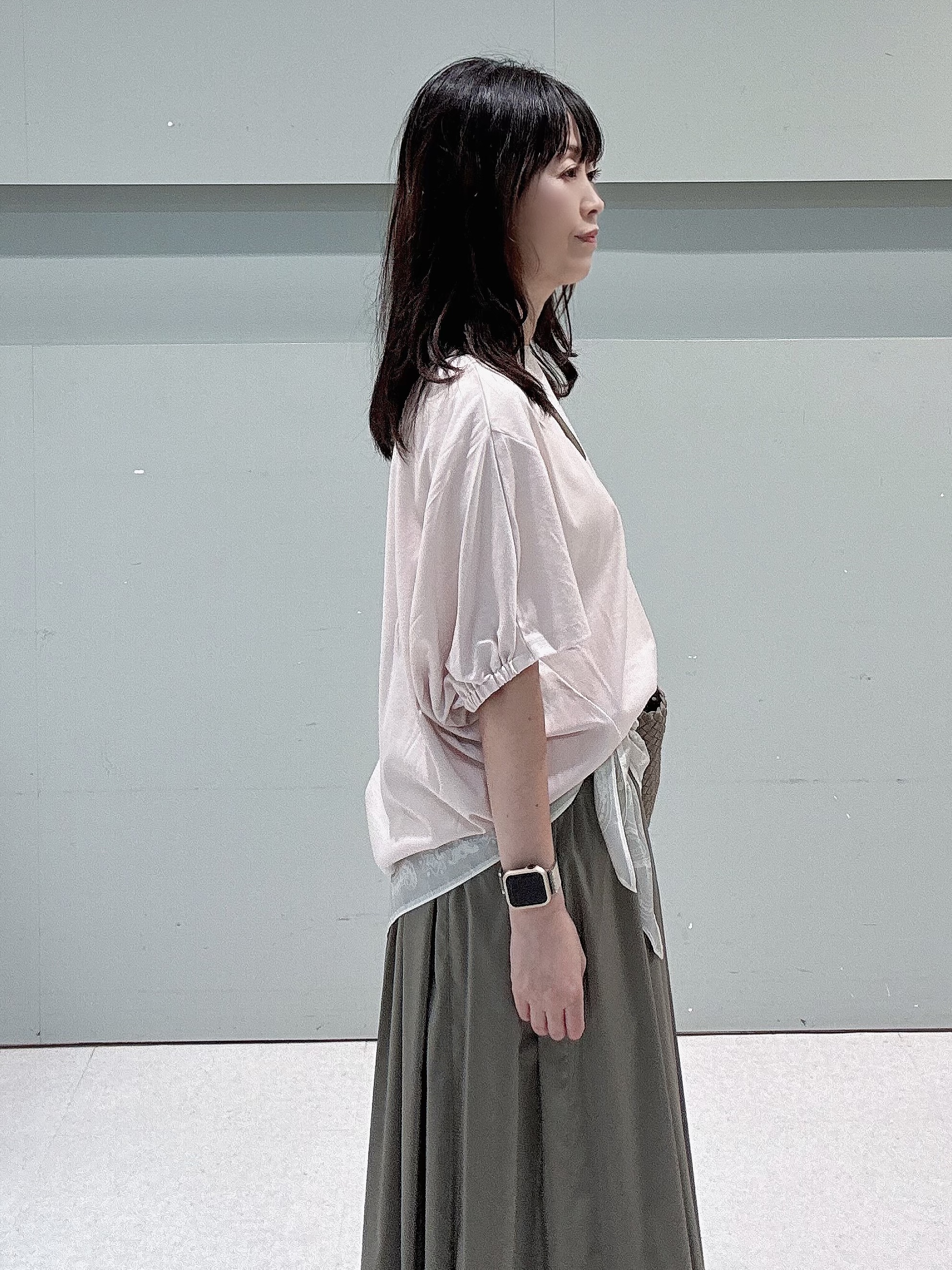 makiさんの「UNTITLED｜【セットアップ可/後ろウエストゴム/光沢感】ローンフレアスカート」を使ったコーディネート