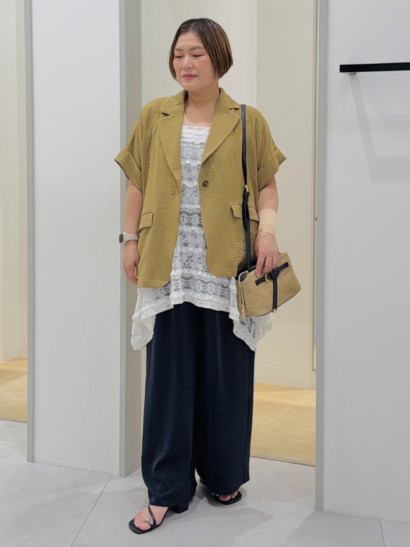 タナさんの「THE SHOP TK｜【ひんやり/吸水速乾/UV/防しわ】ON/OFFどちらにも 軽やか半袖ジャケット」を使ったコーディネート