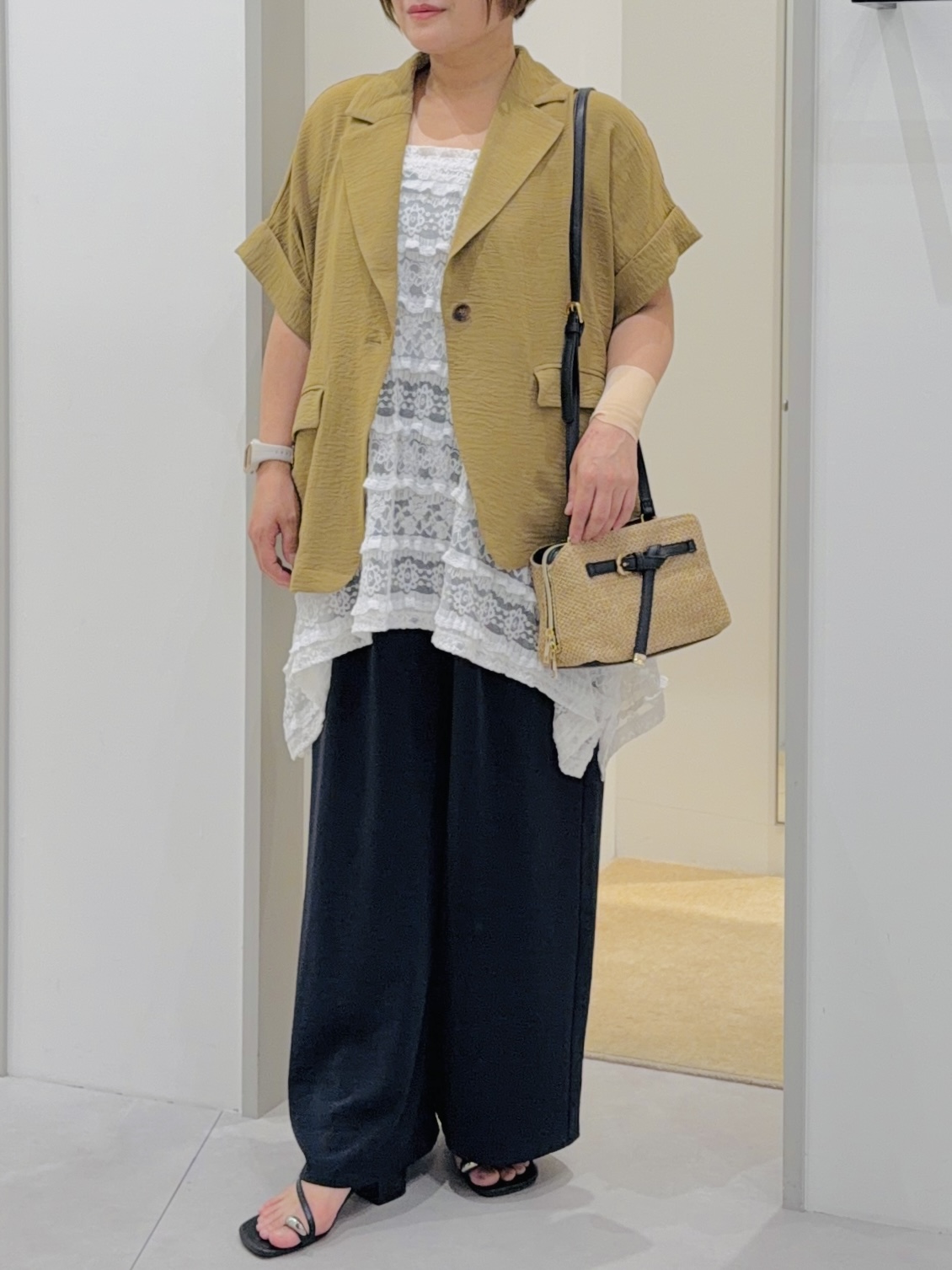 タナさんの「THE SHOP TK｜【ひんやり/吸水速乾/UV/防しわ】ON/OFFどちらにも 軽やか半袖ジャケット」を使ったコーディネート