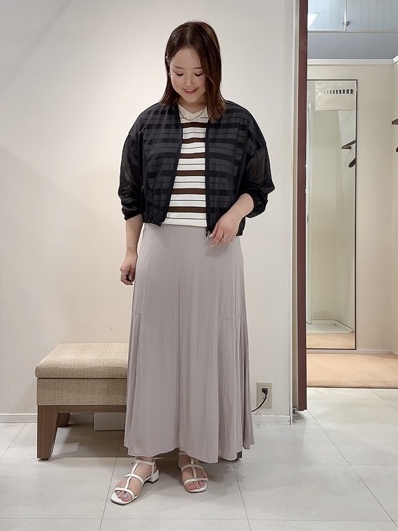 YUIさんの「UNTITLED｜トリコットシアーブラウス」を使ったコーディネート