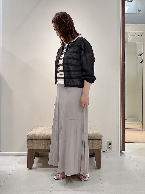 YUIさんの「UNTITLED｜トリコットシアーブラウス」を使ったコーディネート