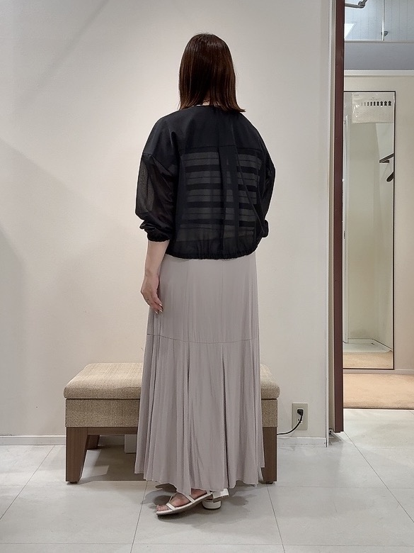 YUIさんの「UNTITLED｜トリコットシアーブラウス」を使ったコーディネート