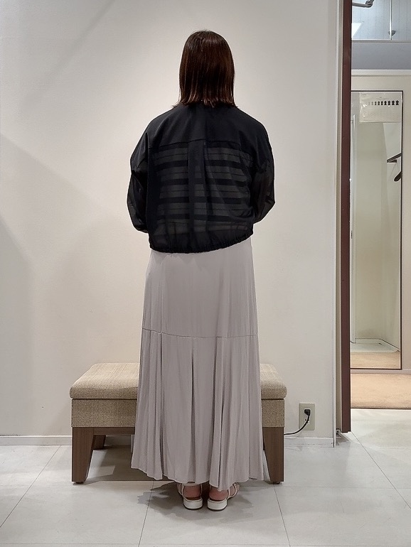 YUIさんの「UNTITLED｜トリコットシアーブラウス」を使ったコーディネート