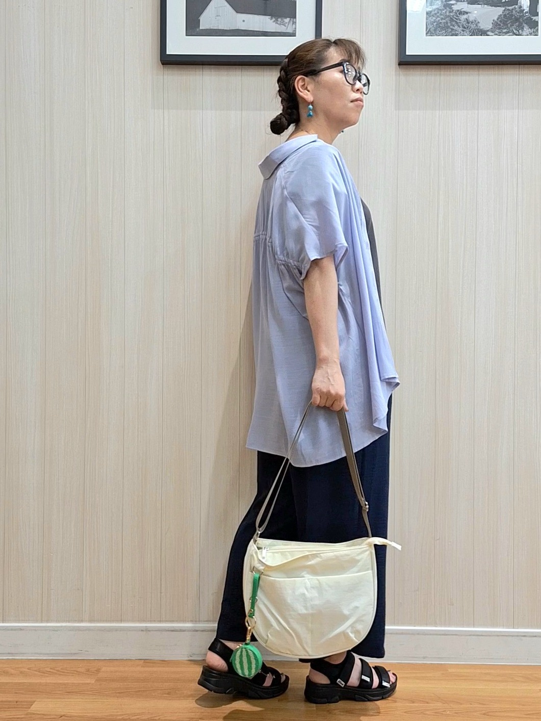 Saoさんの「SHOO･LA･RUE｜【ひんやり/UV】ほんのりシアーで上品な バックギャザーブラウス」を使ったコーディネート