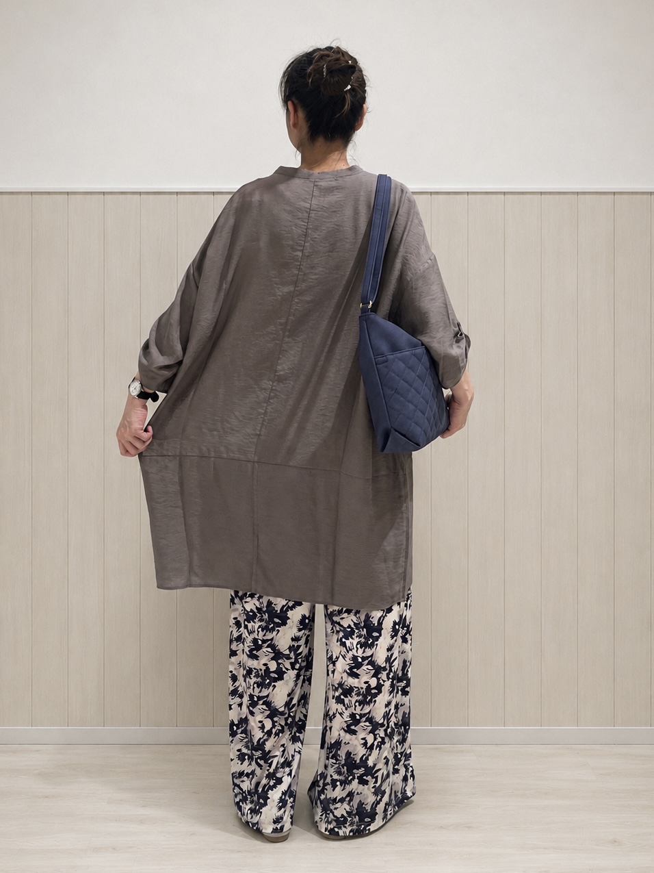 まつみさんの「SHOO･LA･RUE｜【ひんやり/S-LL/洗濯機可】体型カバーにも ゆるっとリラックスチュニック」を使ったコーディネート