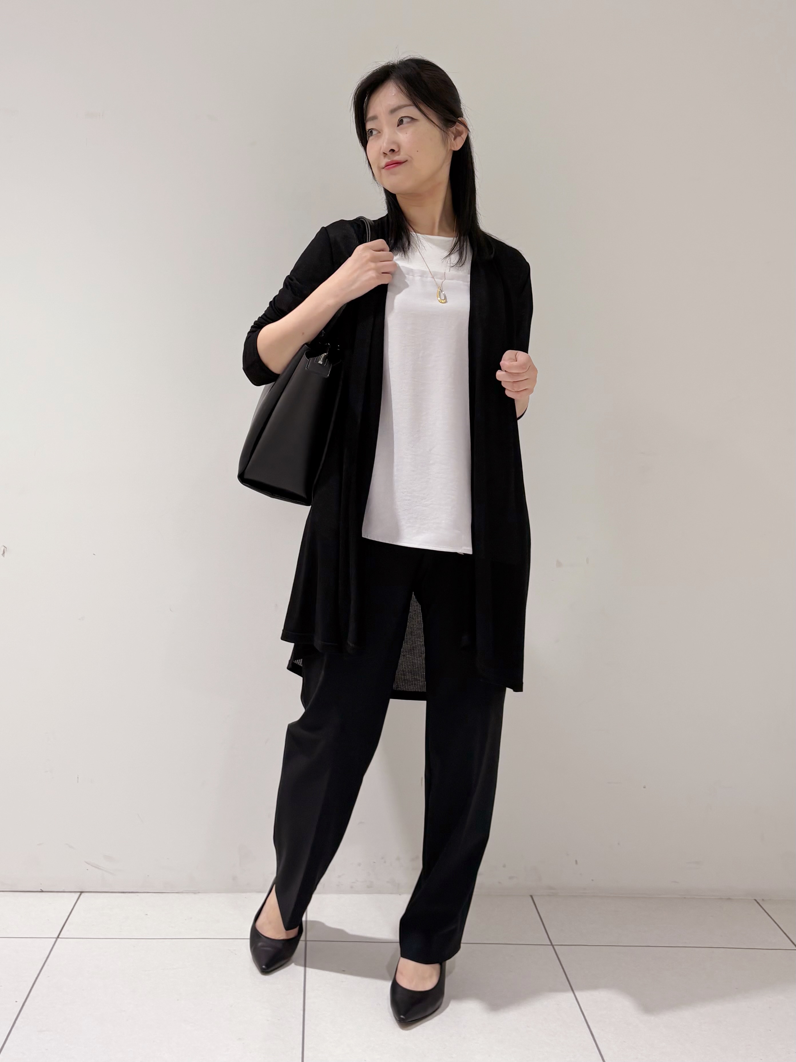 momokoさんの「INDIVI｜【洗える／アンサンブル可能】シアースストライプカーディガン」を使ったコーディネート