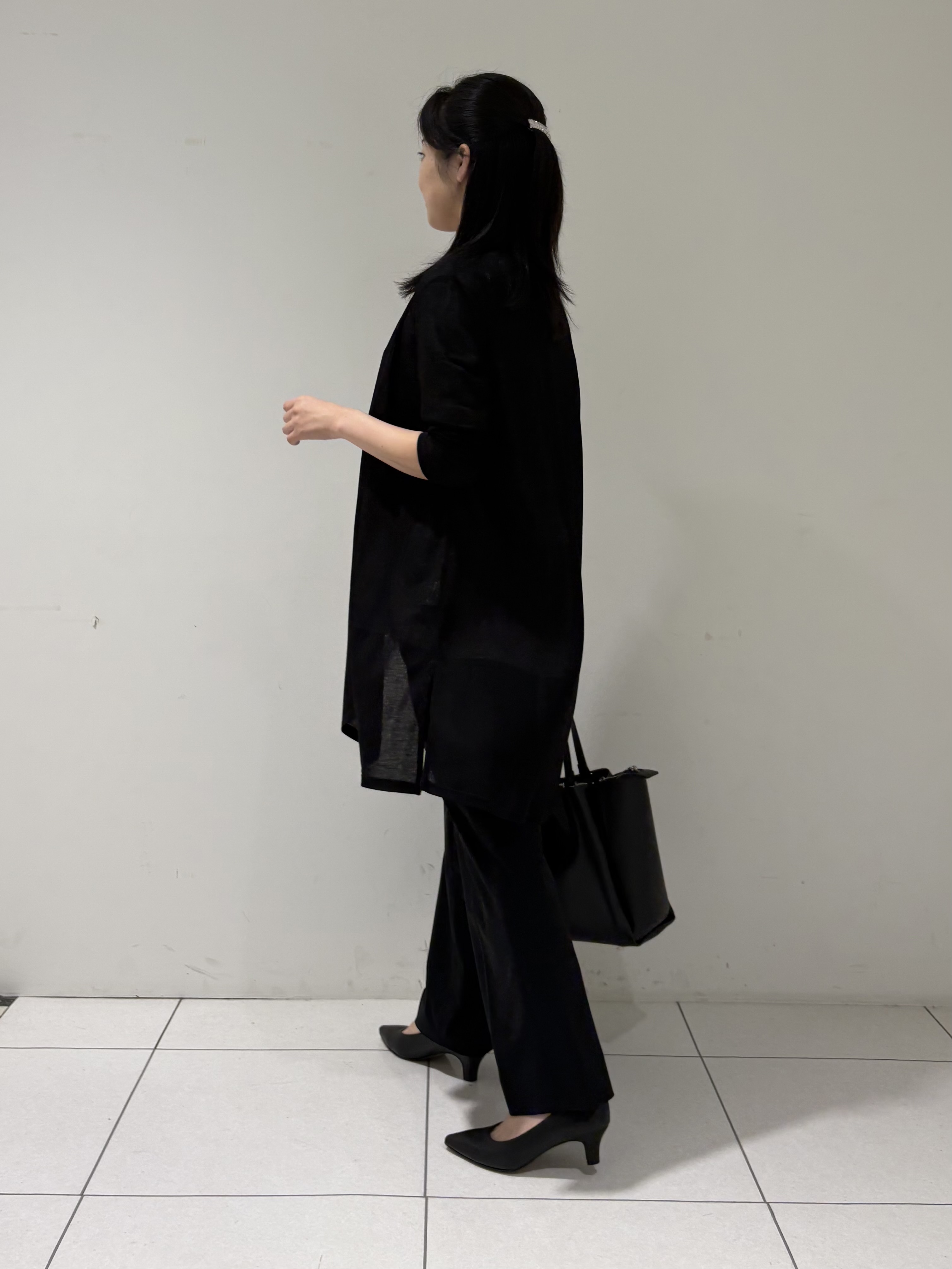 momokoさんの「INDIVI｜【洗える／アンサンブル可能】シアースストライプカーディガン」を使ったコーディネート