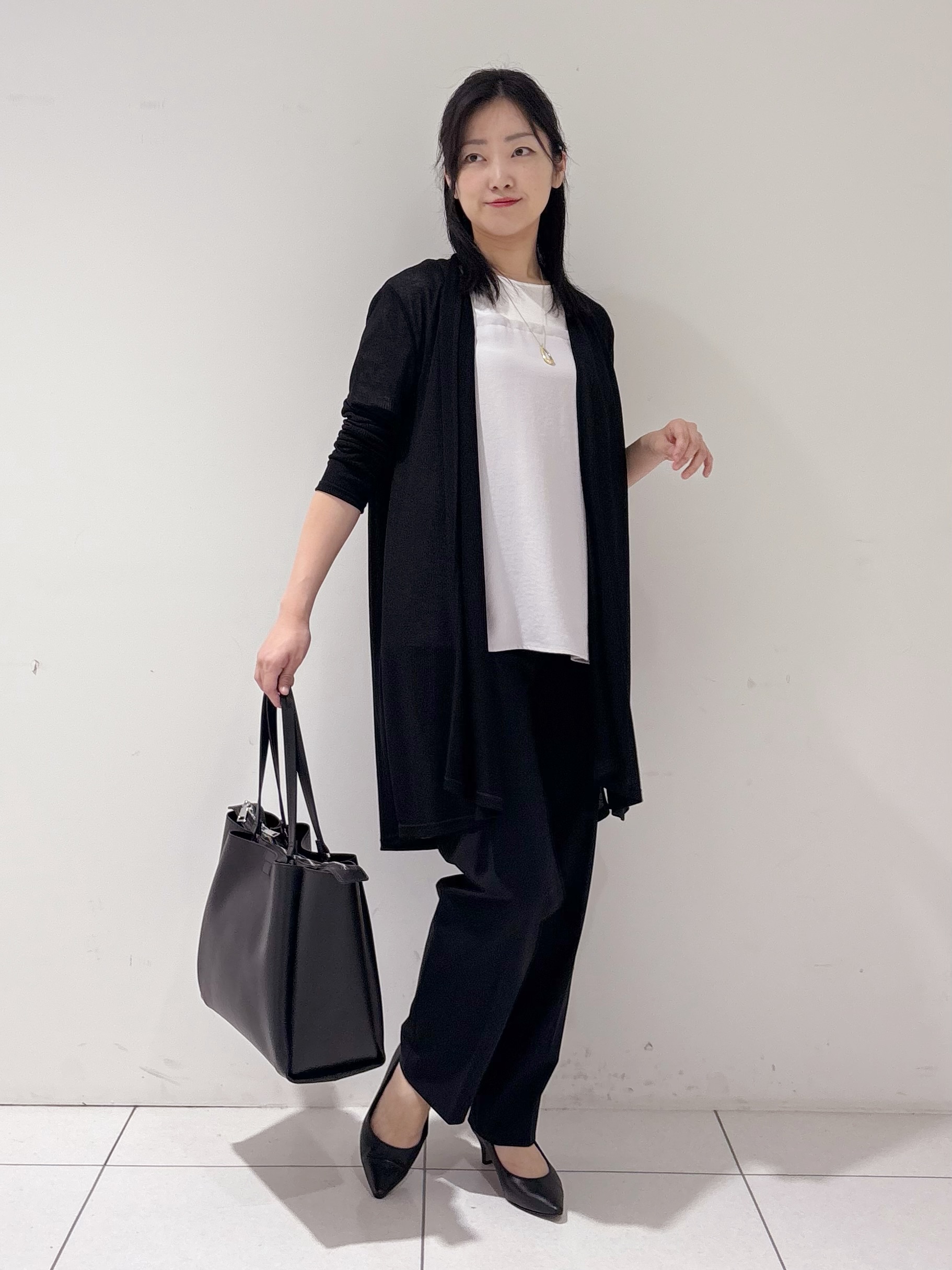 momokoさんの「INDIVI｜【洗える／アンサンブル可能】シアースストライプカーディガン」を使ったコーディネート