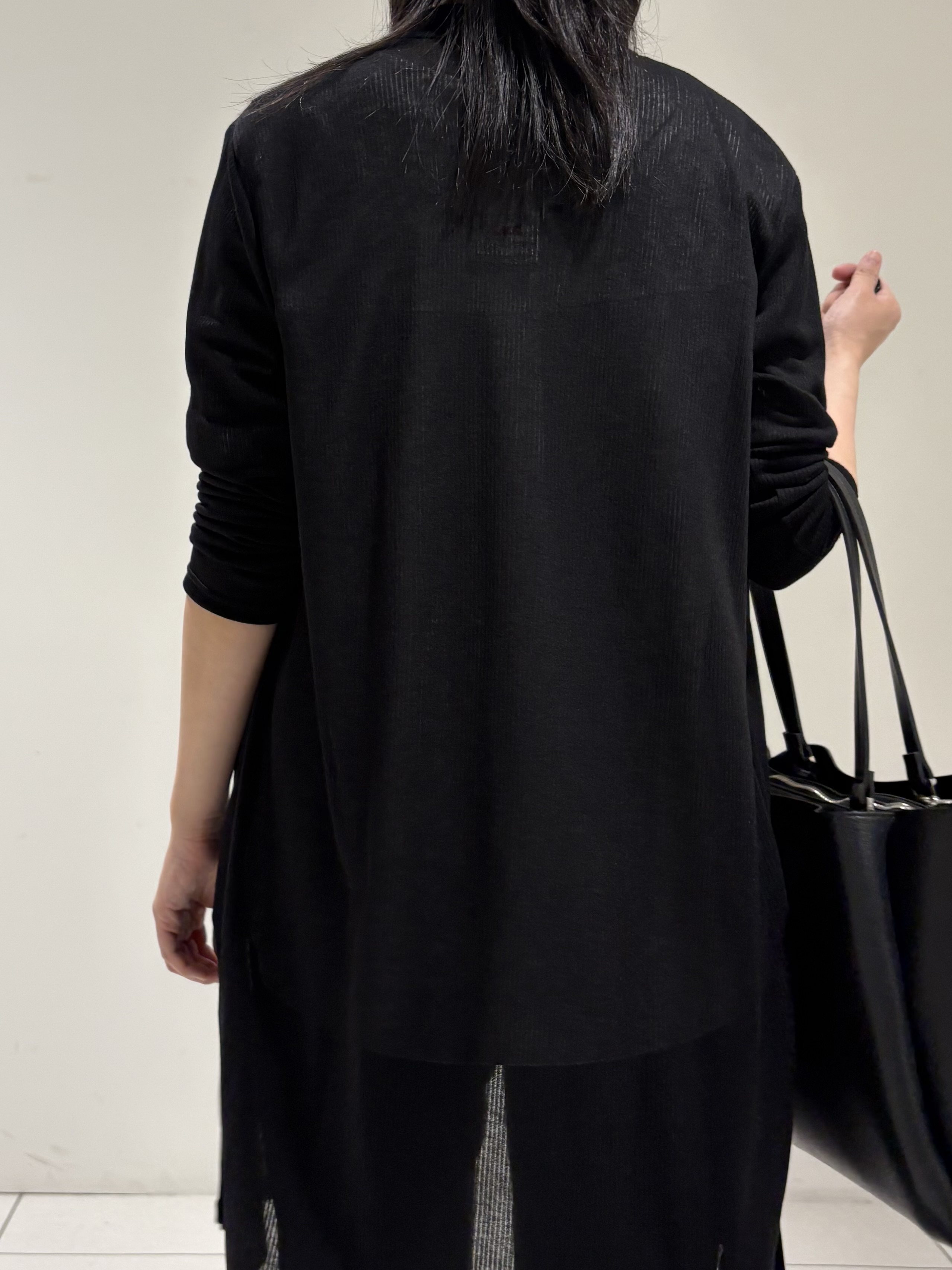momokoさんの「INDIVI｜【洗える／アンサンブル可能】シアースストライプカーディガン」を使ったコーディネート