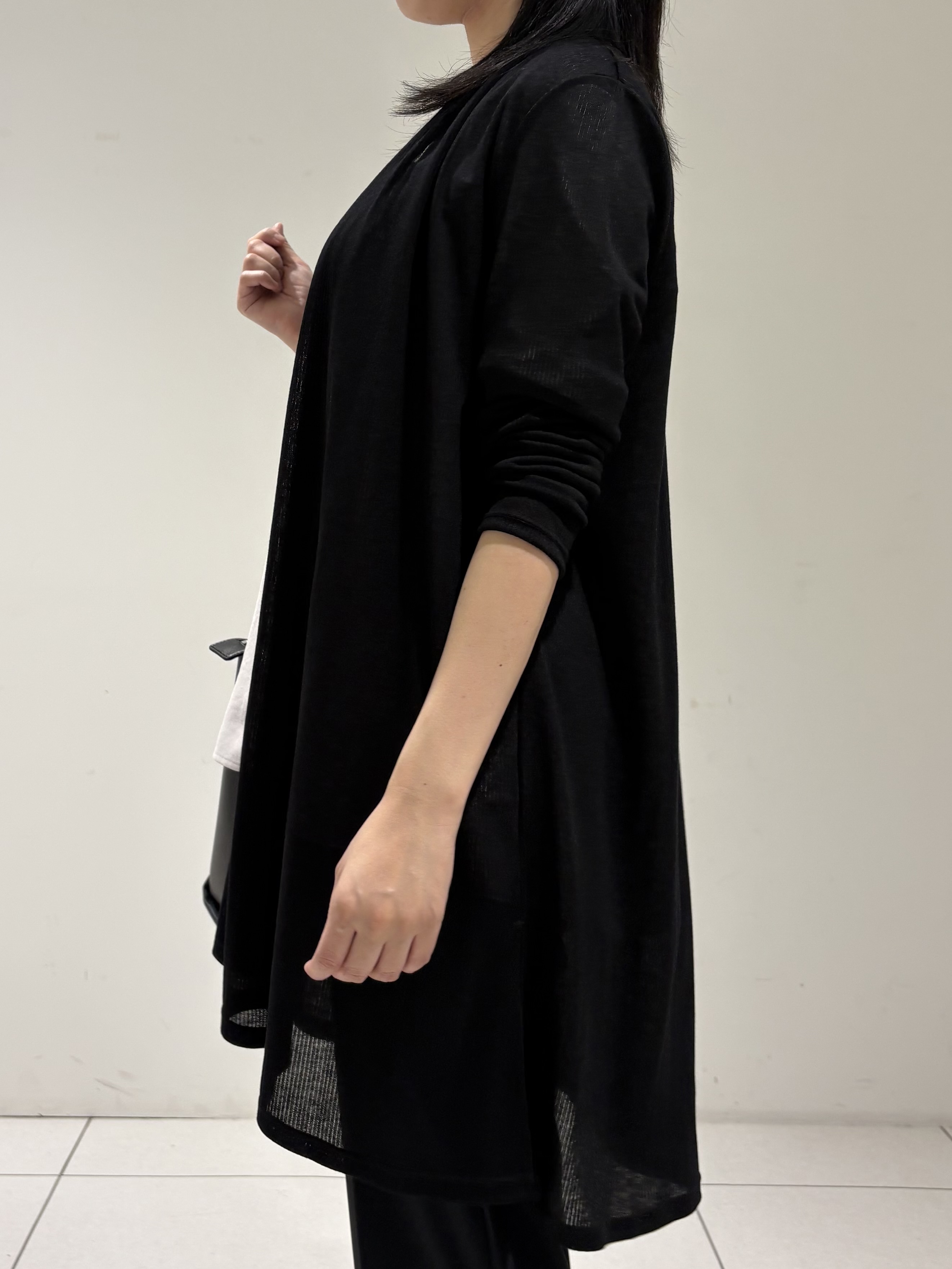 momokoさんの「INDIVI｜【洗える／アンサンブル可能】シアースストライプカーディガン」を使ったコーディネート
