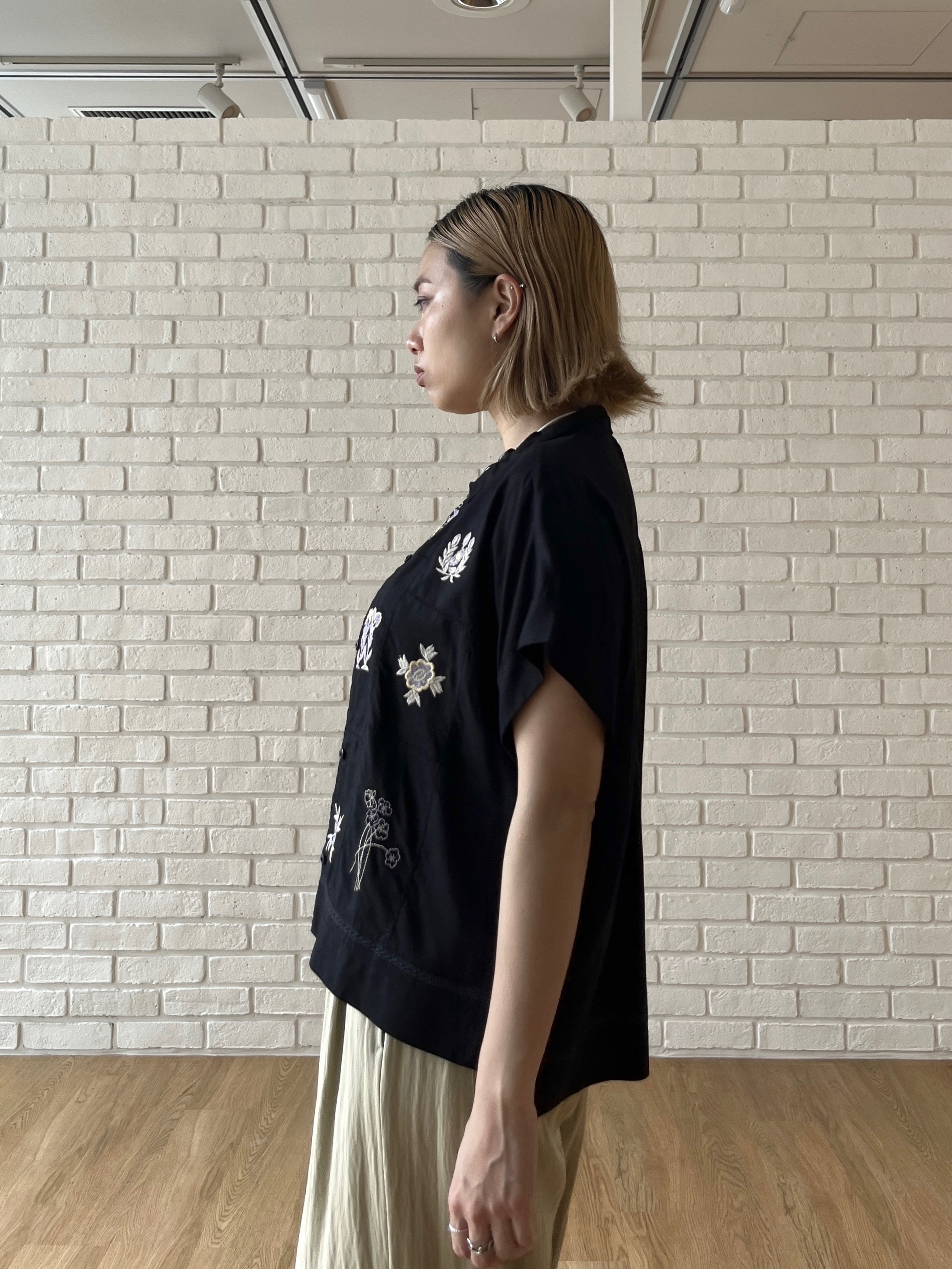 Harukaさんの「INDIVI｜アート刺繍半袖シャツ【セットアップ可能】」を使ったコーディネート