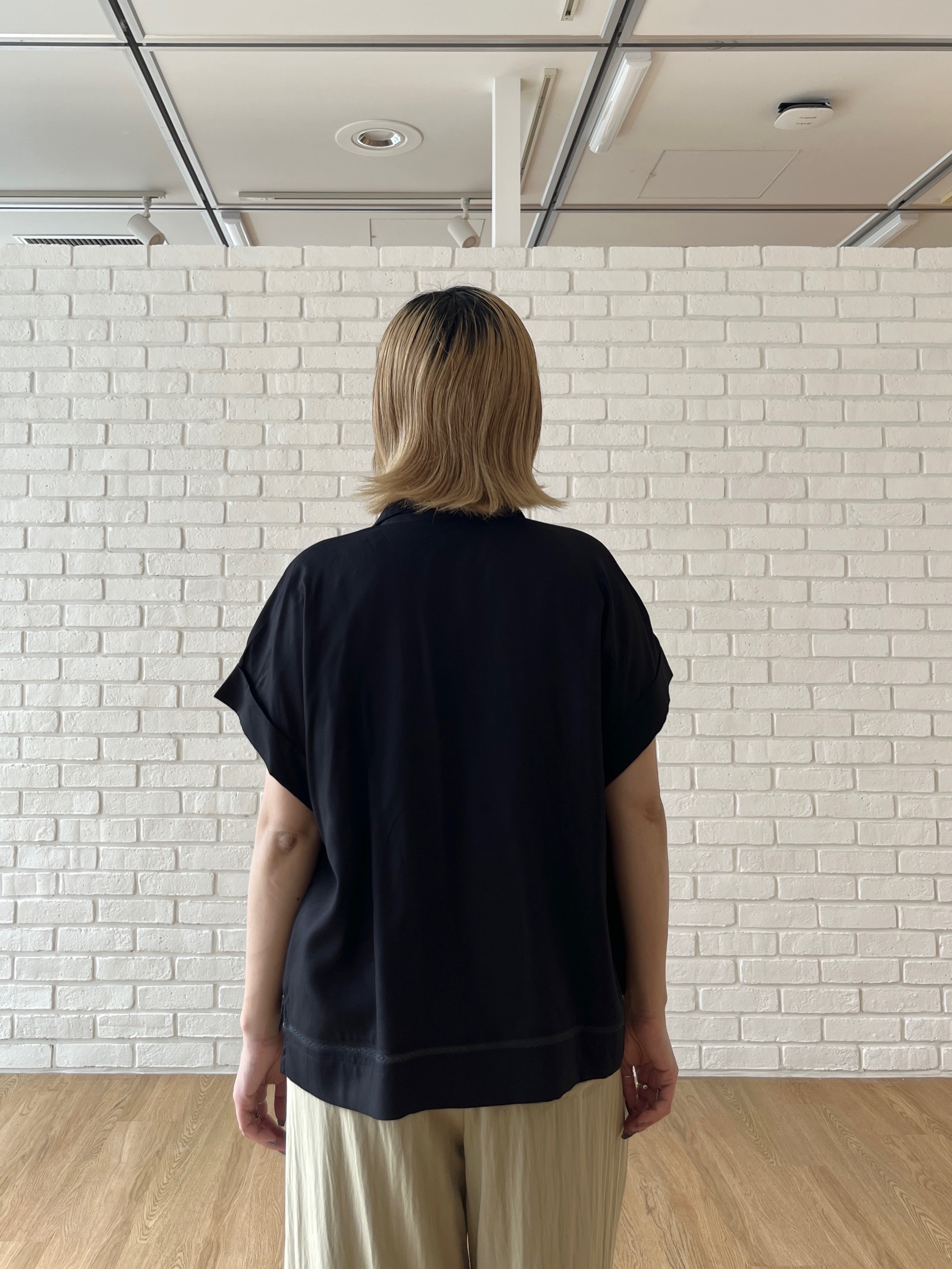 Harukaさんの「INDIVI｜アート刺繍半袖シャツ【セットアップ可能】」を使ったコーディネート
