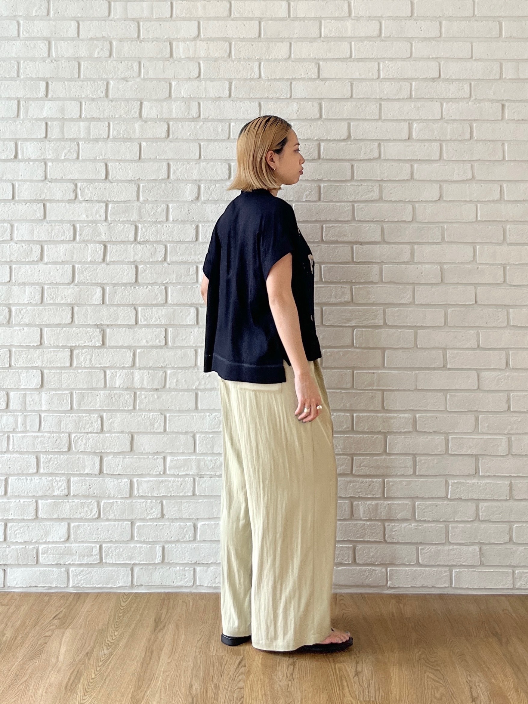 Harukaさんの「INDIVI｜アート刺繍半袖シャツ【セットアップ可能】」を使ったコーディネート