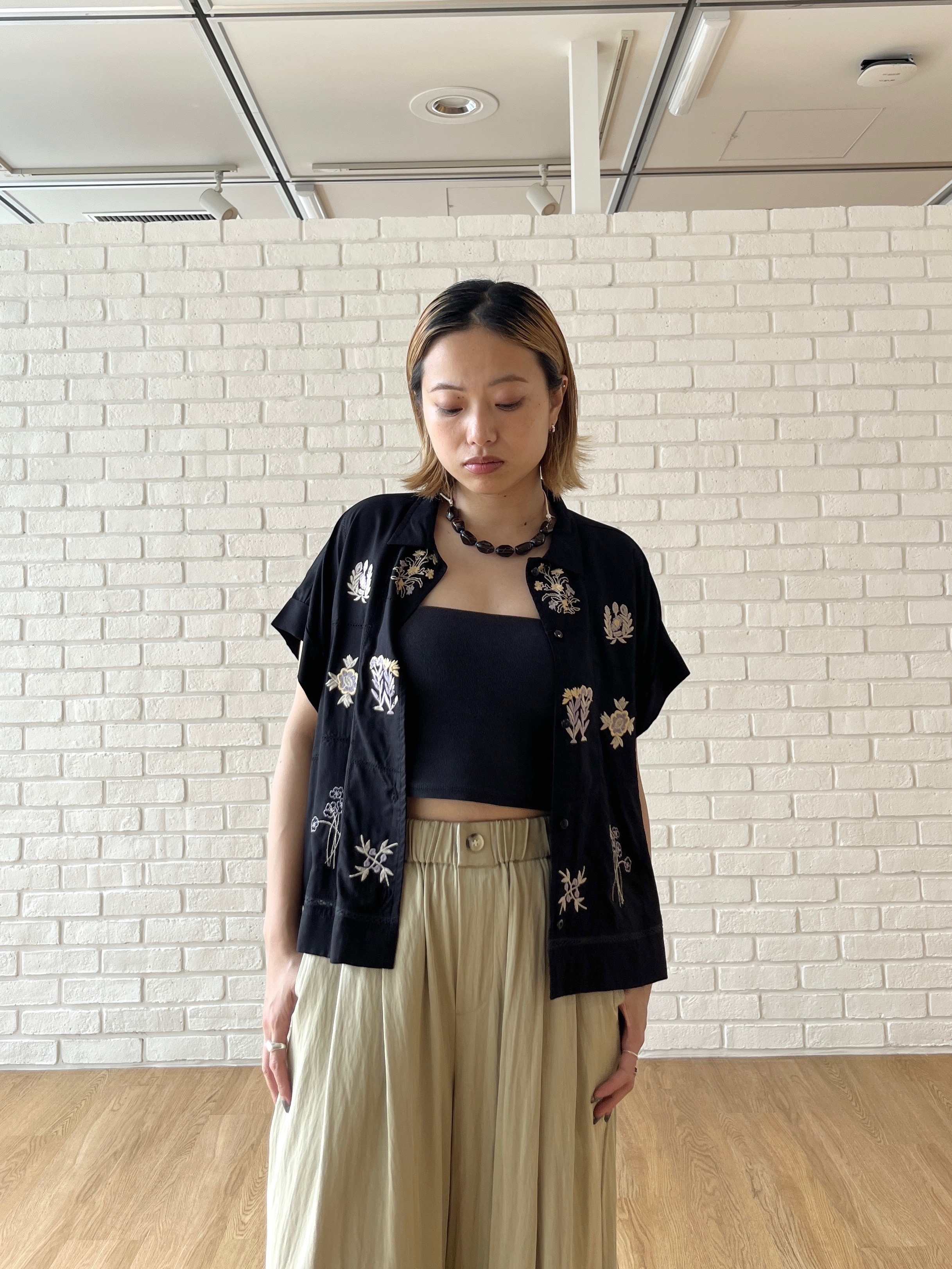 Harukaさんの「INDIVI｜アート刺繍半袖シャツ【セットアップ可能】」を使ったコーディネート