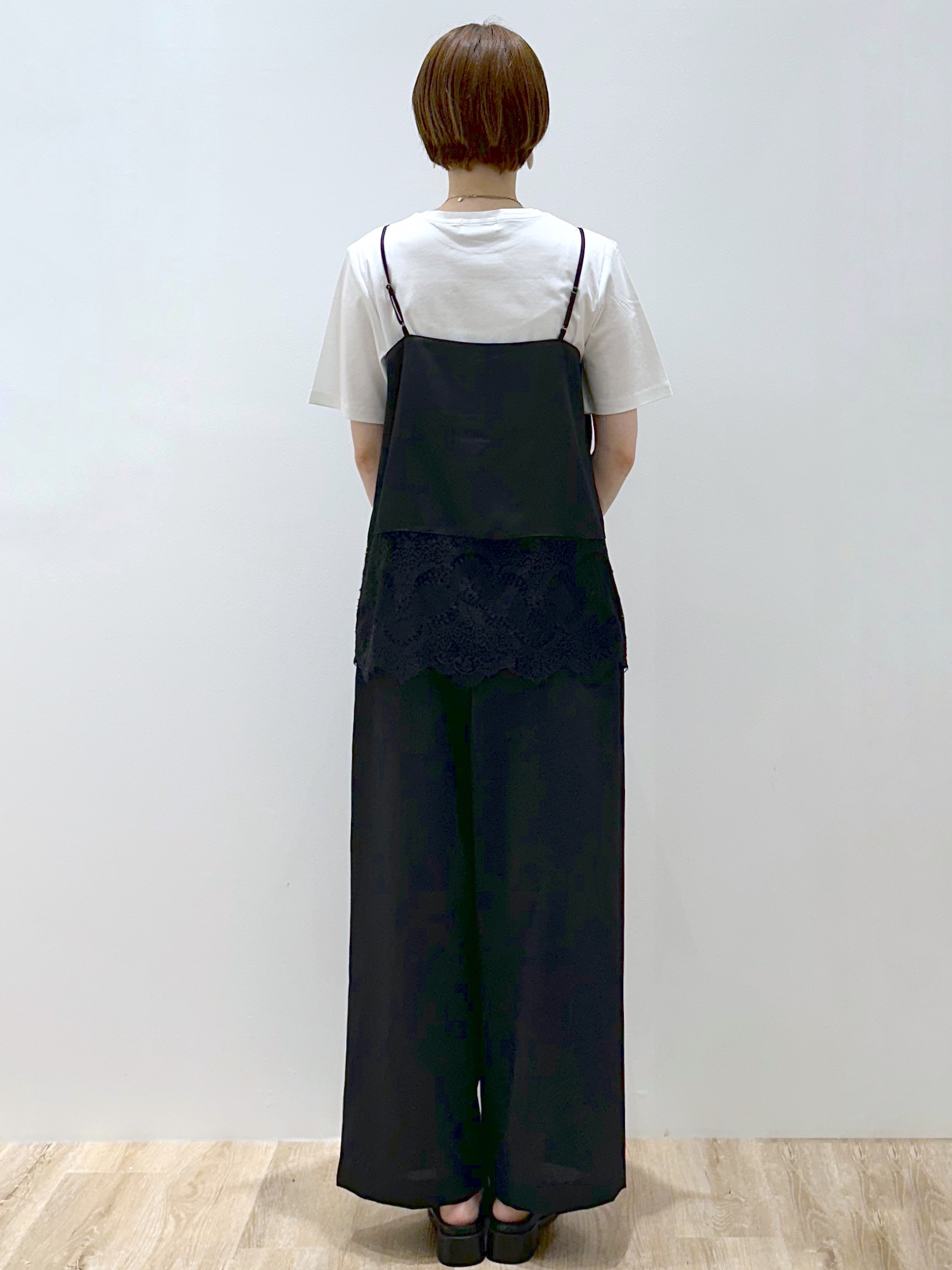 yurieさんの「OPAQUE.CLIP｜サテンレースキャミソール【洗濯機OK】」を使ったコーディネート