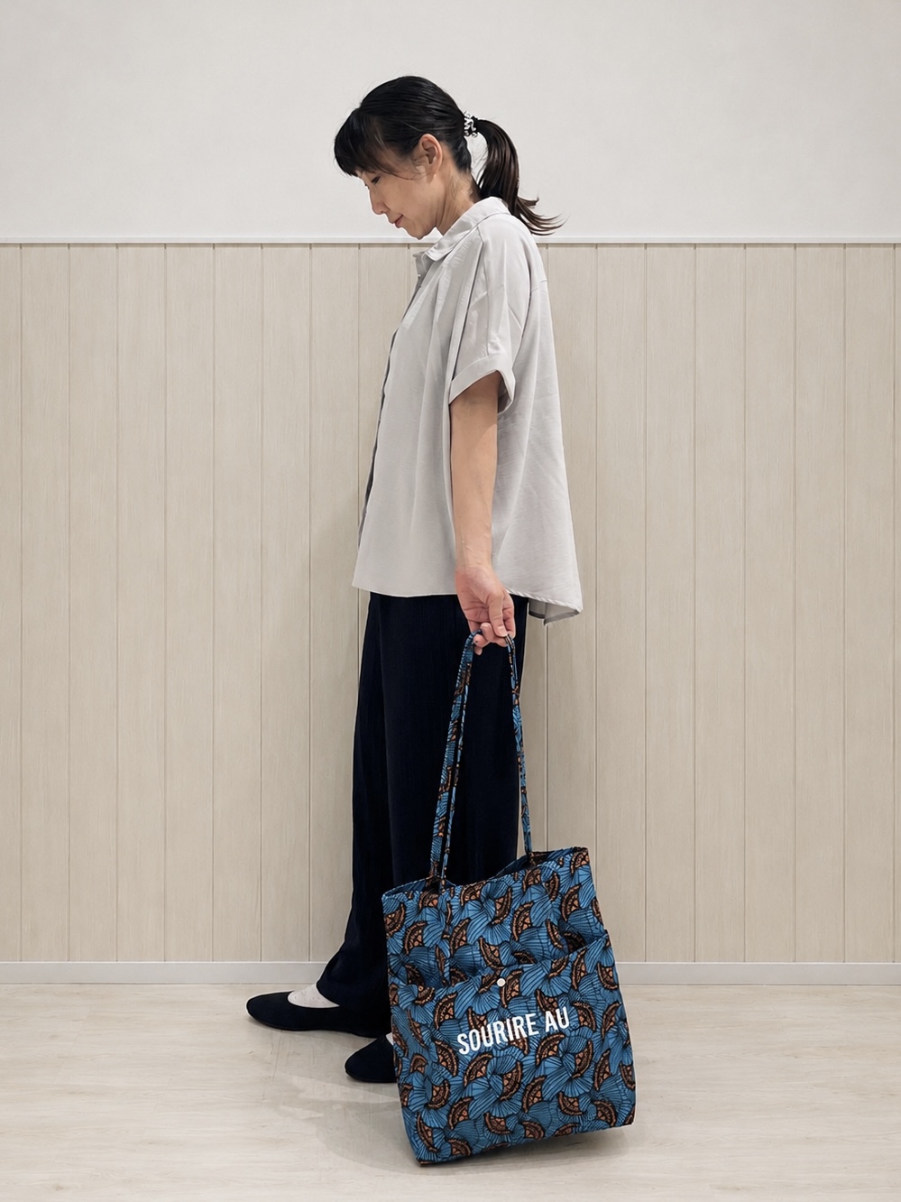 まつみさんの「SHOO･LA･RUE｜【ひんやり/洗濯後しわになりにくい/S-LL】着るだけでこなれ見え 二の腕も隠せるデザイン半袖シャツ」を使ったコーディネート