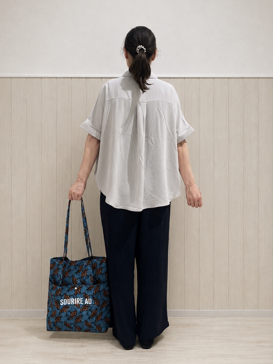 まつみさんの「SHOO･LA･RUE｜【ひんやり/洗濯後しわになりにくい/S-LL】着るだけでこなれ見え 二の腕も隠せるデザイン半袖シャツ」を使ったコーディネート