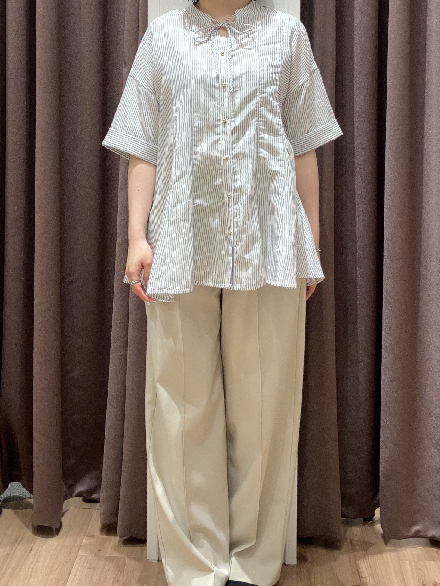 みちゃさんの「grove｜【洗濯機OK・ひんやり】さらっと軽やか、夏のフレアシャツ」を使ったコーディネート