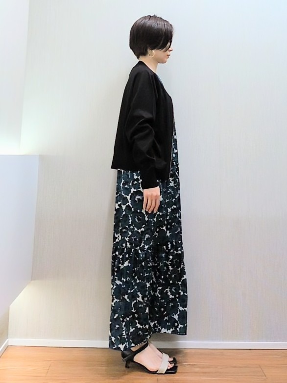 ミズタさんの「UNTITLED｜【アンサンブル可/日除け・冷房対策】シアーレーヨンZIPカーディガン」を使ったコーディネート