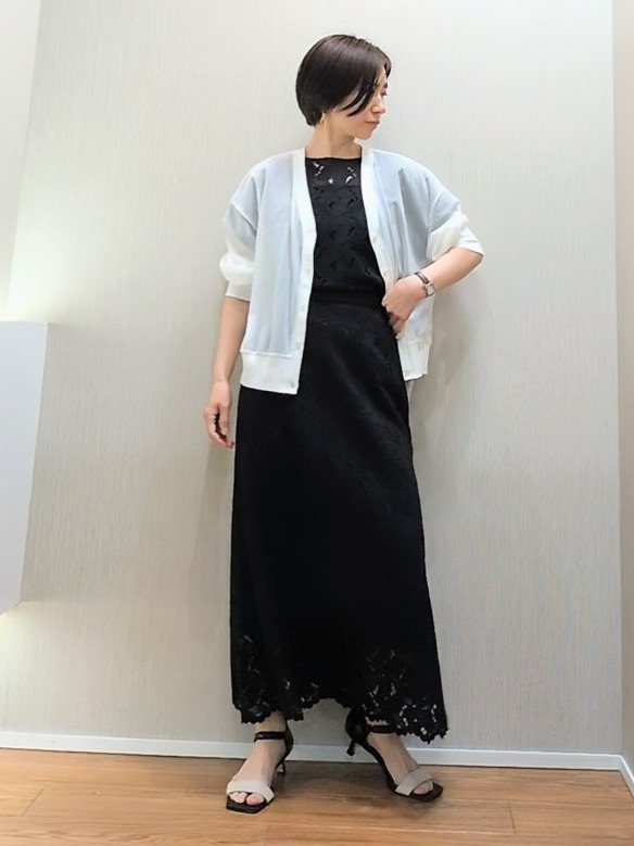 ミズタさんの「UNTITLED｜【セットアップ可/品のある透け感】リーフレースブラウス」を使ったコーディネート