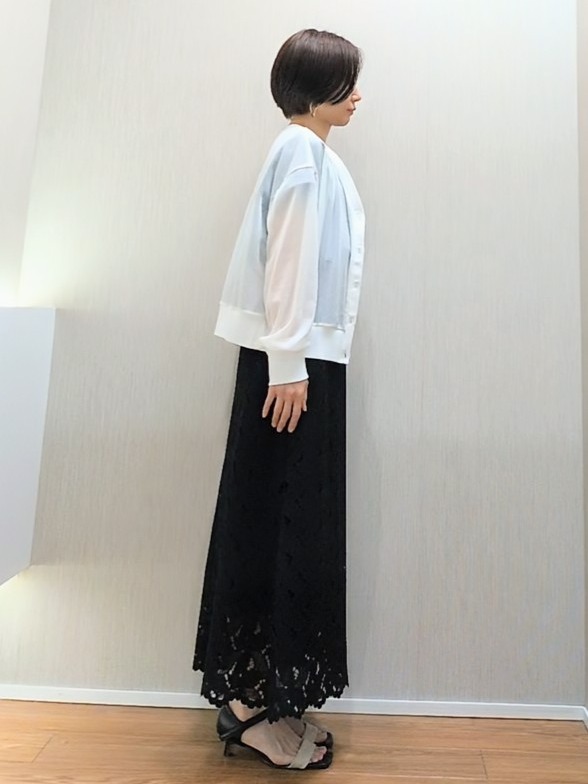 ミズタさんの「UNTITLED｜【セットアップ可/品のある透け感】リーフレースブラウス」を使ったコーディネート