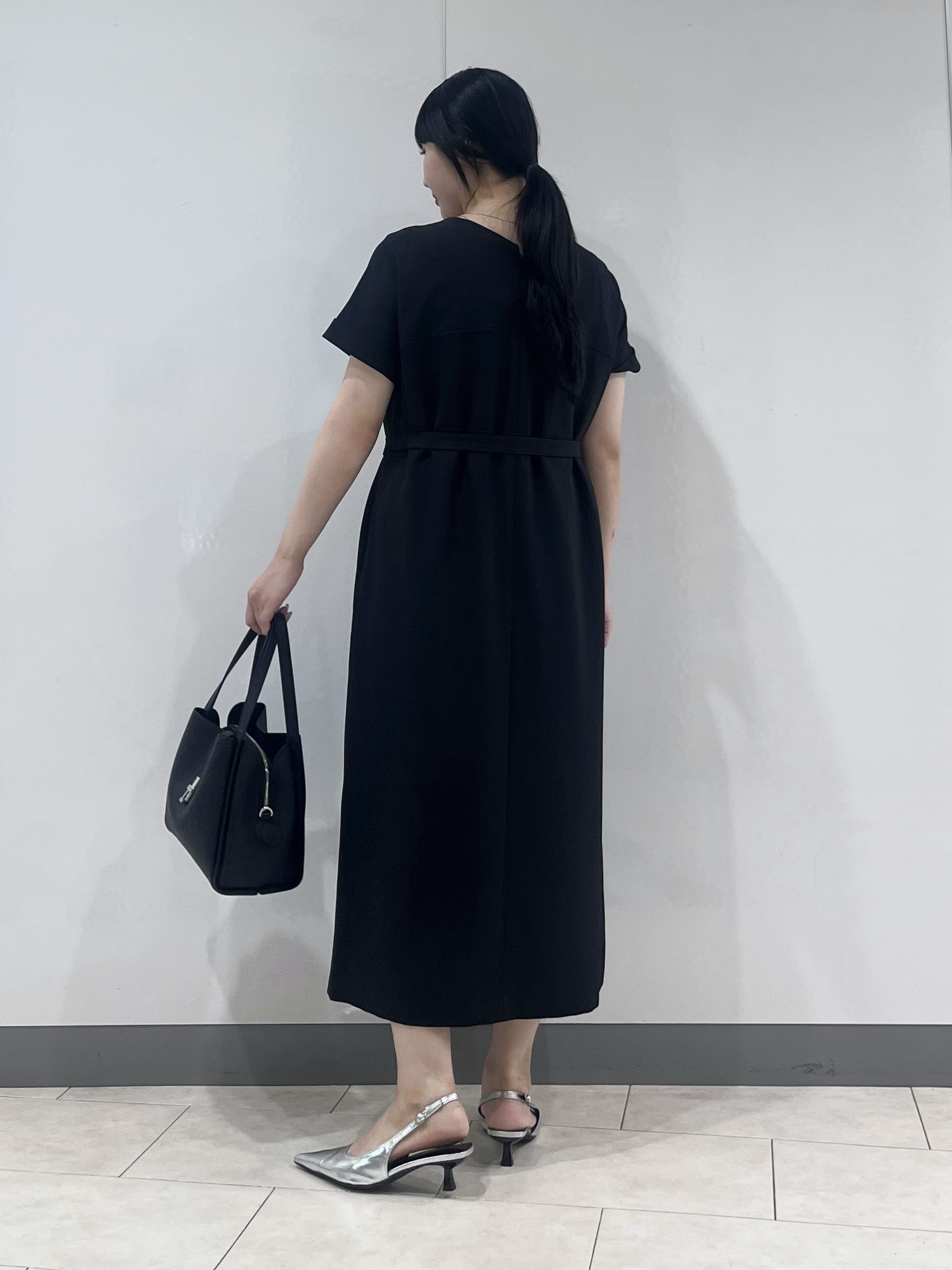 hasuさんの「INDIVI｜【華奢見え】ベルト付きナローワンピース」を使ったコーディネート