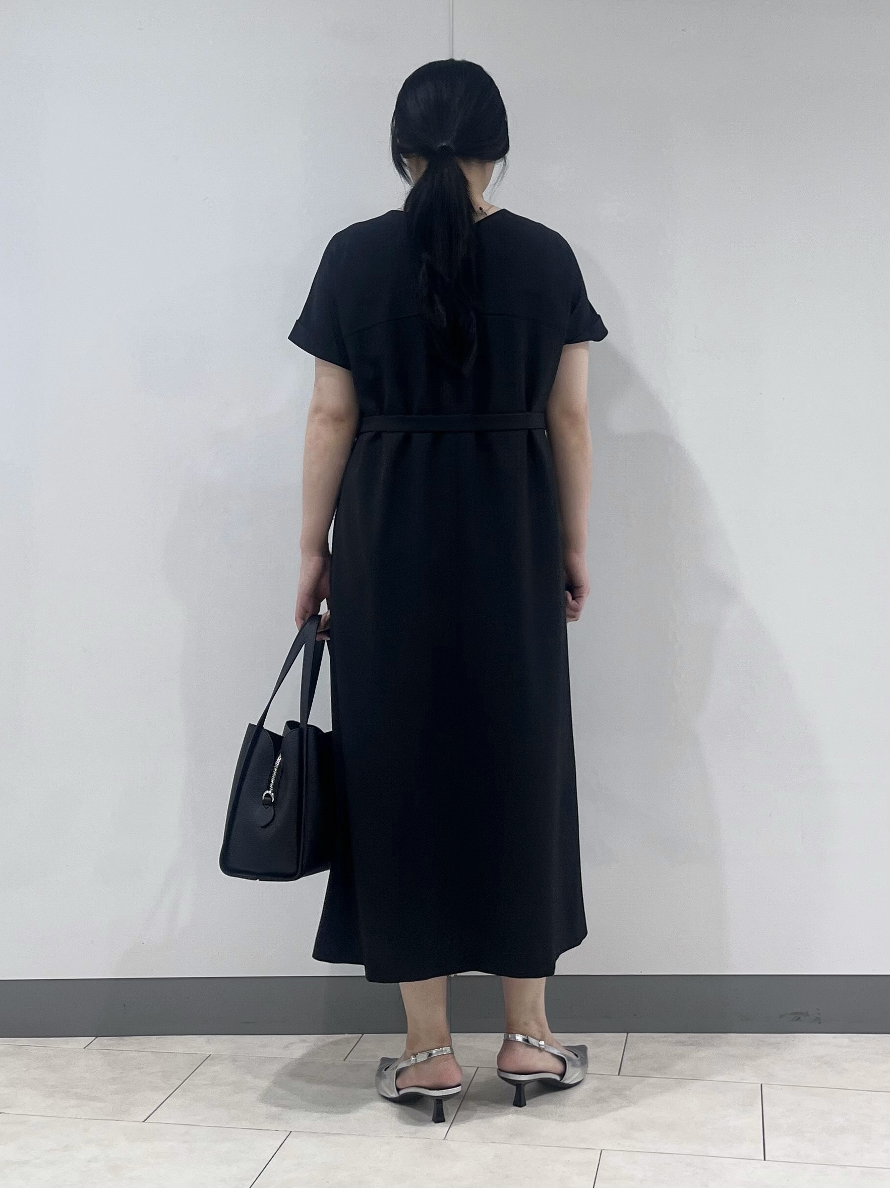 hasuさんの「INDIVI｜【華奢見え】ベルト付きナローワンピース」を使ったコーディネート