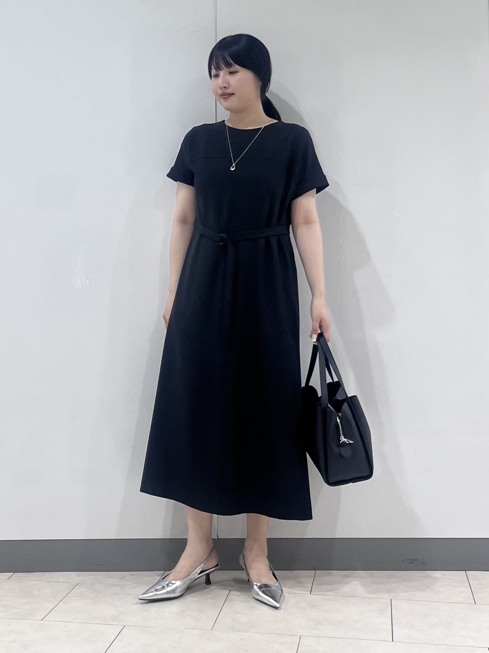hasuさんの「INDIVI｜【華奢見え】ベルト付きナローワンピース」を使ったコーディネート