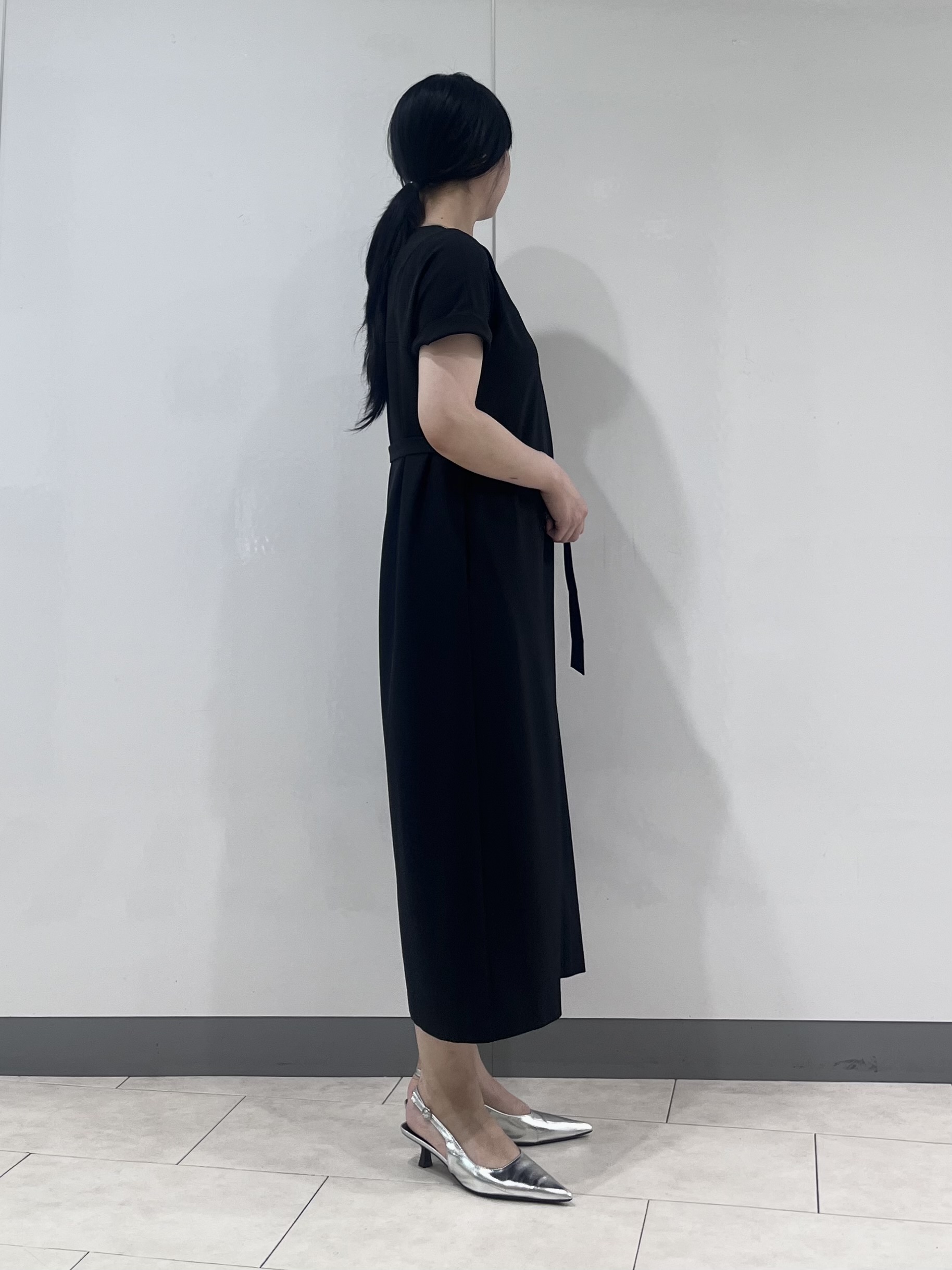 hasuさんの「INDIVI｜【華奢見え】ベルト付きナローワンピース」を使ったコーディネート