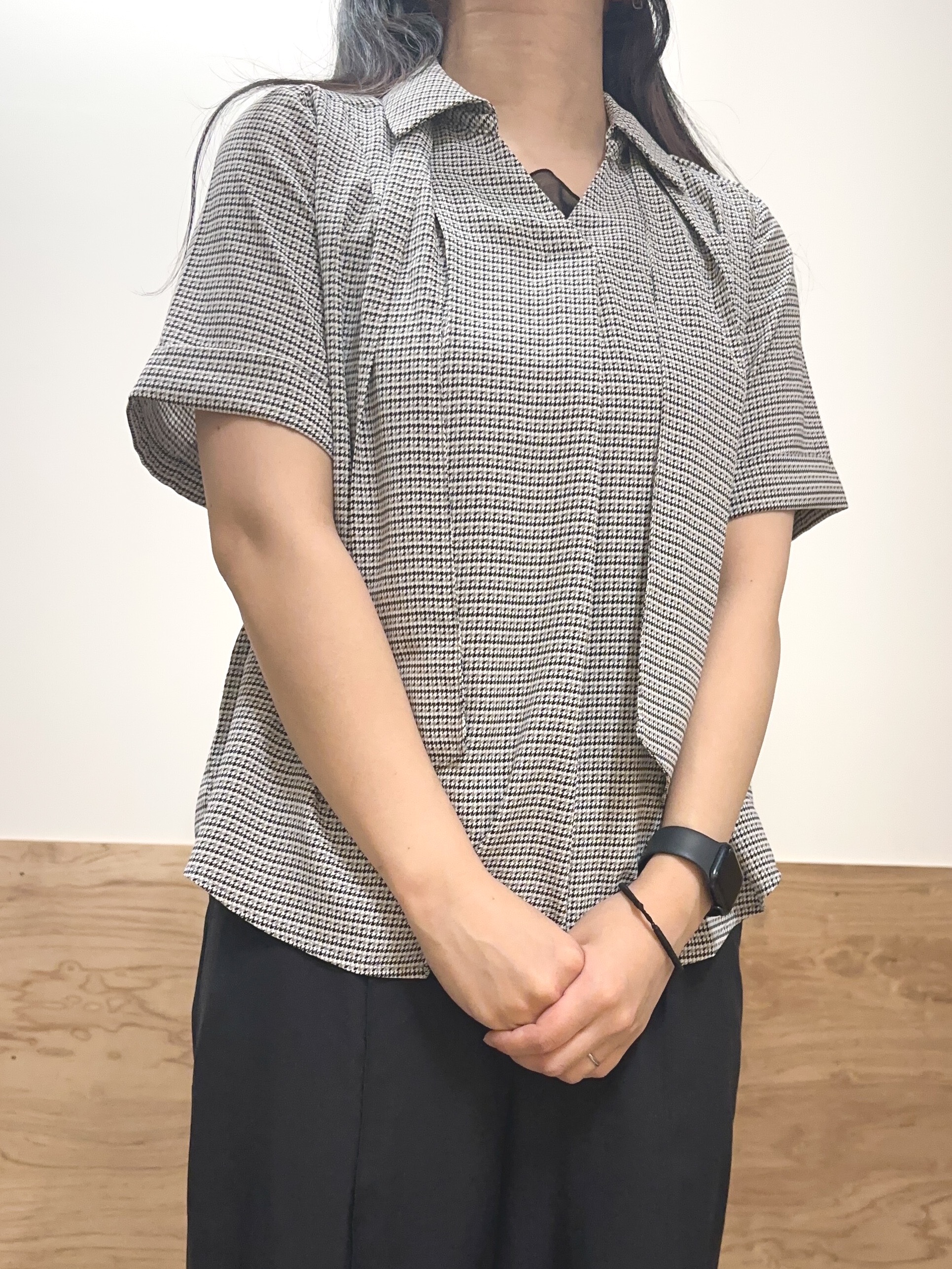 すーさんの「grove｜半袖になって再登場！【洗える】チャーム付きマルチWAYボウタイブラウス」を使ったコーディネート