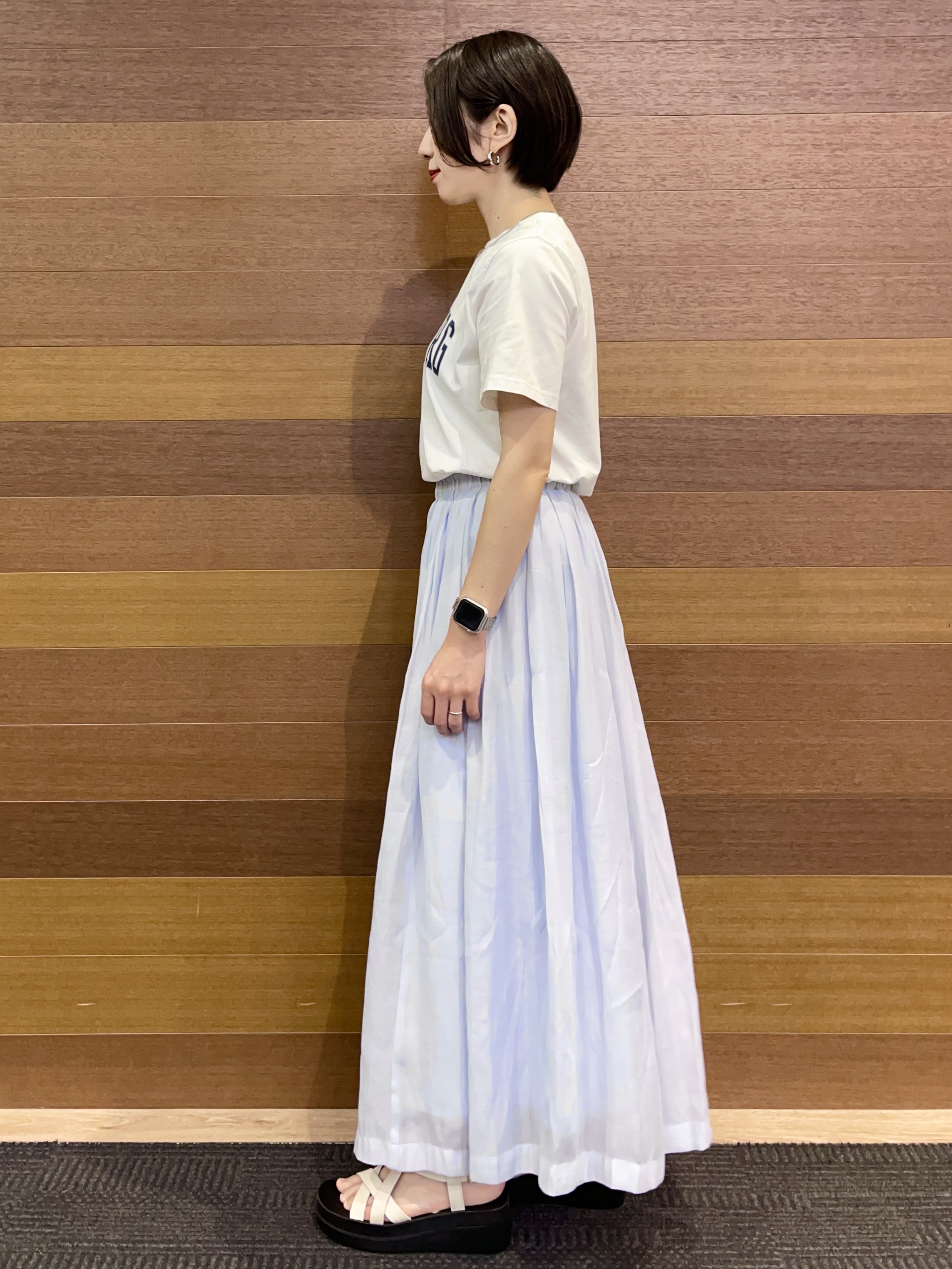 umiさんの「OPAQUE.CLIP｜アソートロゴTシャツ【洗濯機OK】」を使ったコーディネート