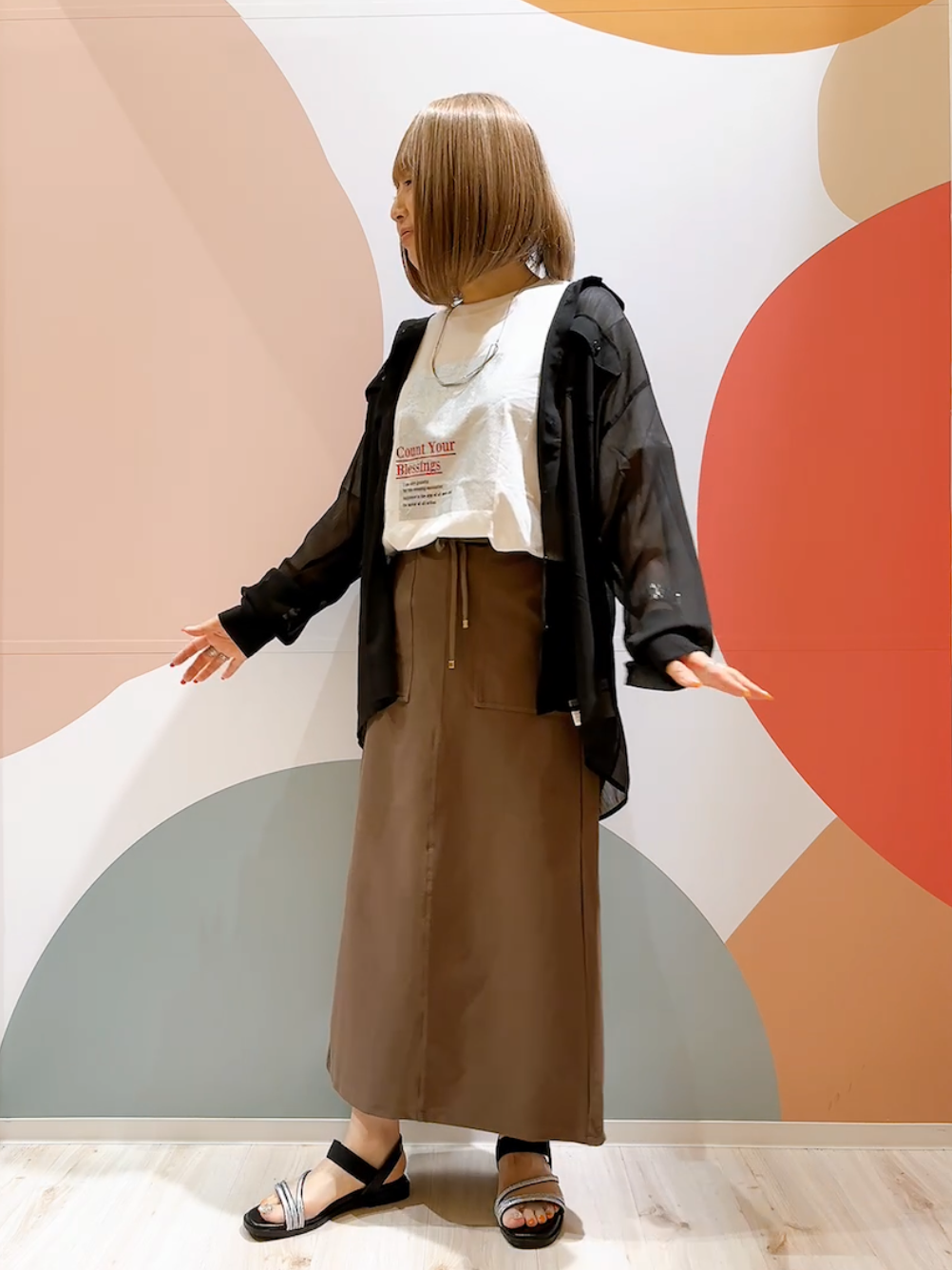 長男さんの「SHOO･LA･RUE｜【ひんやり/S-LL】選べる4柄　デイリー使いにぴったりな 大人の頼れるTシャツ」を使ったコーディネート