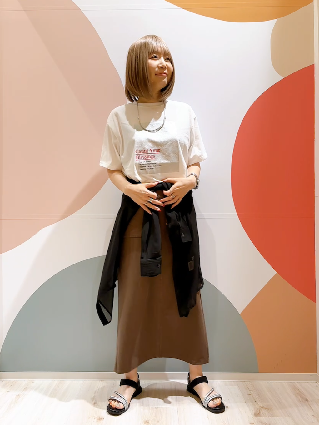 長男さんの「SHOO･LA･RUE｜【ひんやり/S-LL】選べる4柄　デイリー使いにぴったりな 大人の頼れるTシャツ」を使ったコーディネート