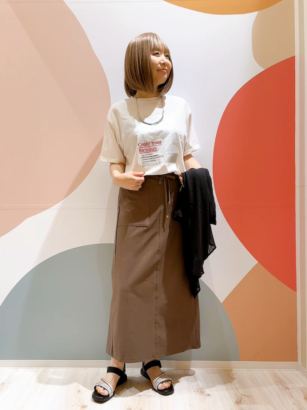 長男さんの「SHOO･LA･RUE｜【ひんやり/S-LL】選べる4柄　デイリー使いにぴったりな 大人の頼れるTシャツ」を使ったコーディネート