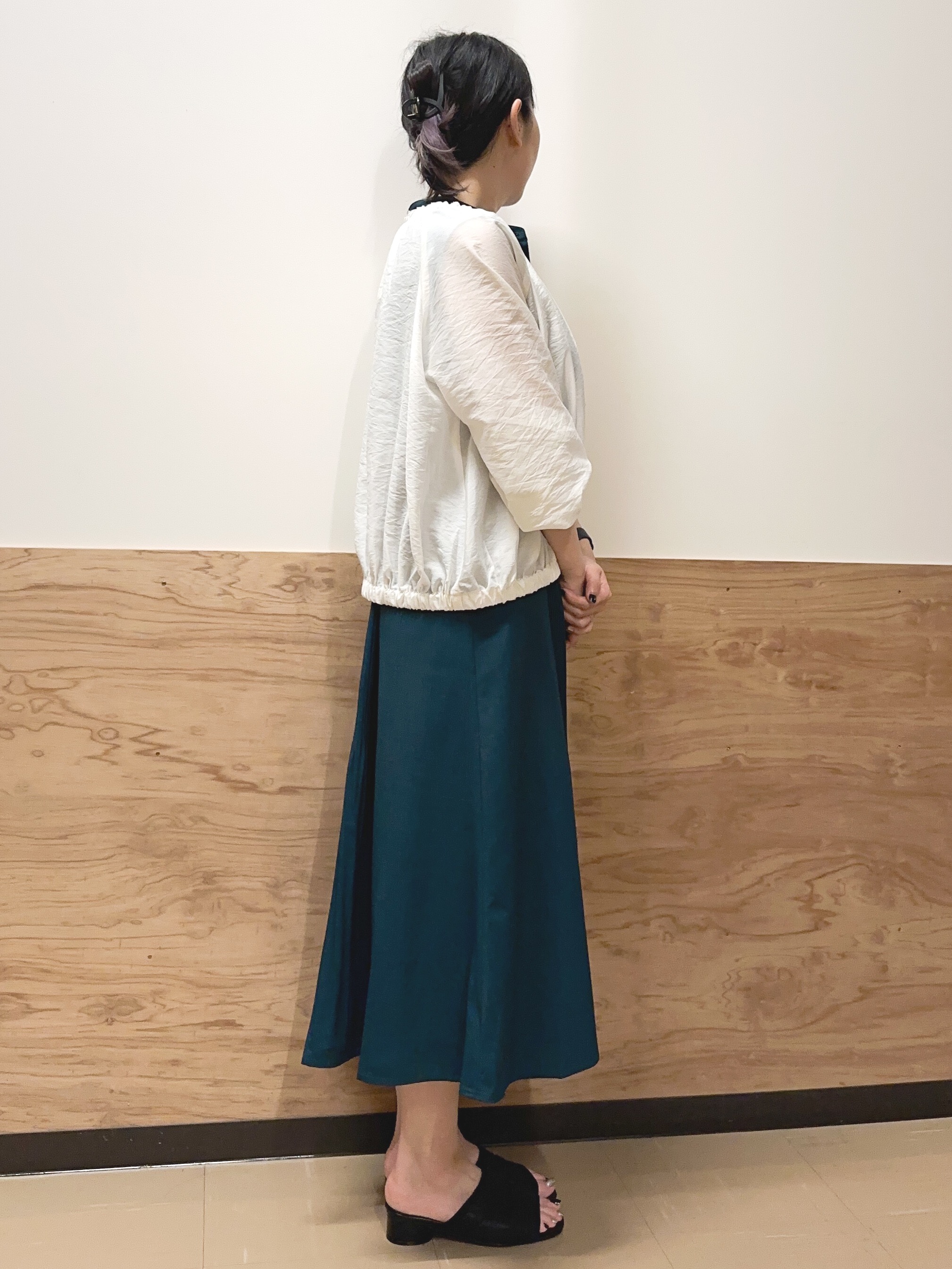 すーさんの「grove｜気温調整にも◎ブラウス感覚で羽織れるシアーブルゾン」を使ったコーディネート