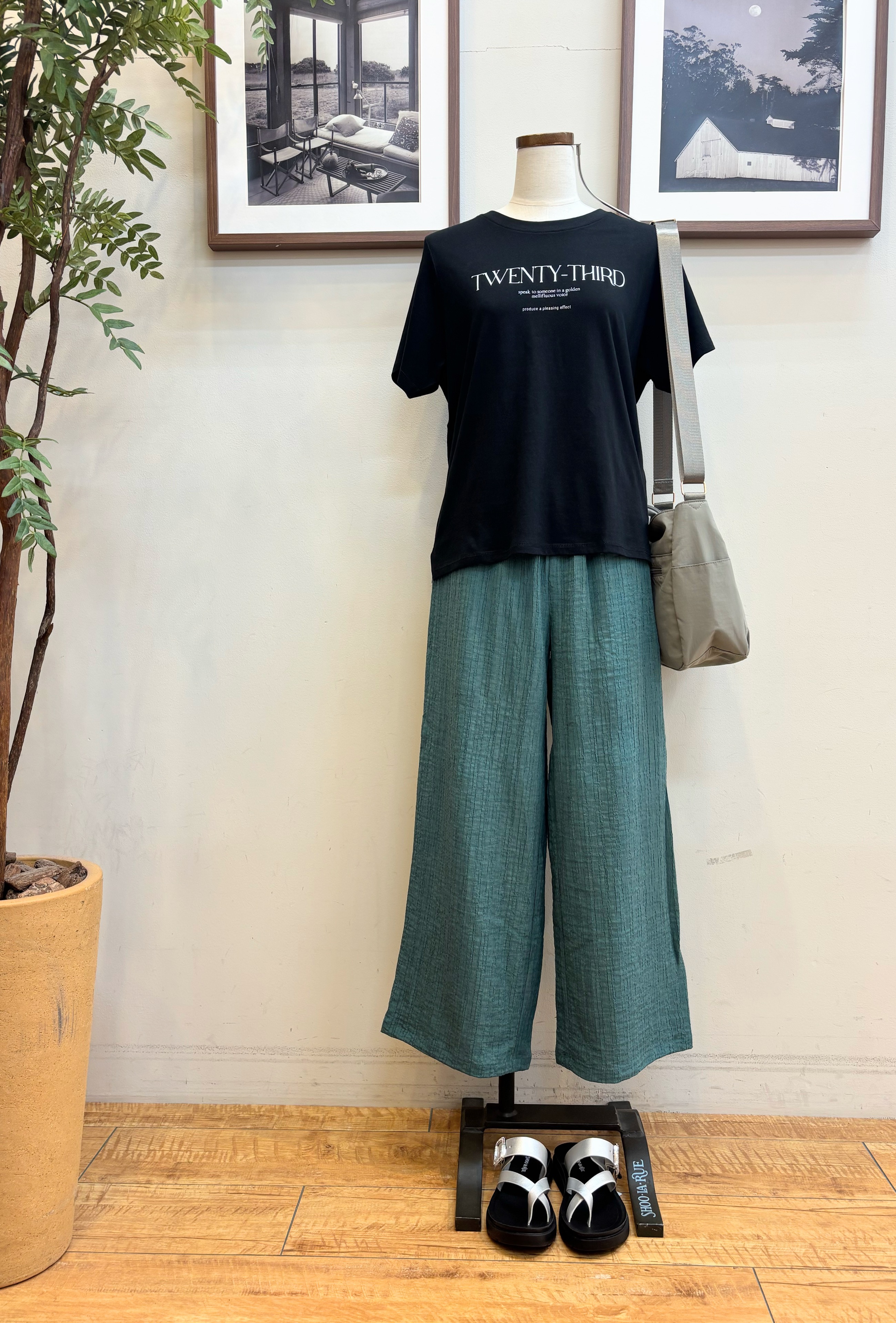 maiさんの「SHOO･LA･RUE｜【ひんやり/洗濯機可/S-LL】オンにもオフにも マルチに使えるボタンレスカーディガン」を使ったコーディネート