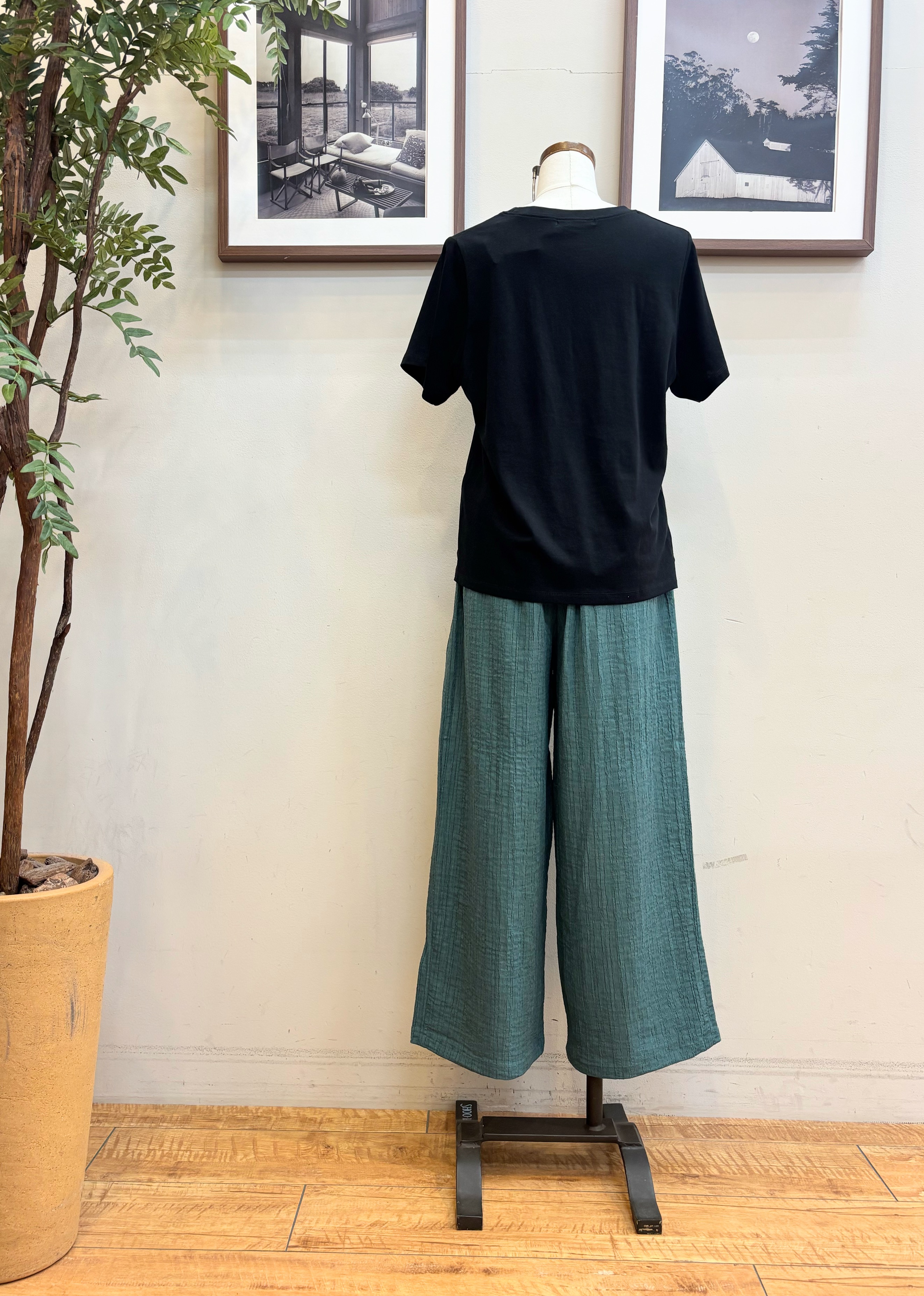 maiさんの「SHOO･LA･RUE｜【ひんやり/洗濯機可/S-LL】オンにもオフにも マルチに使えるボタンレスカーディガン」を使ったコーディネート