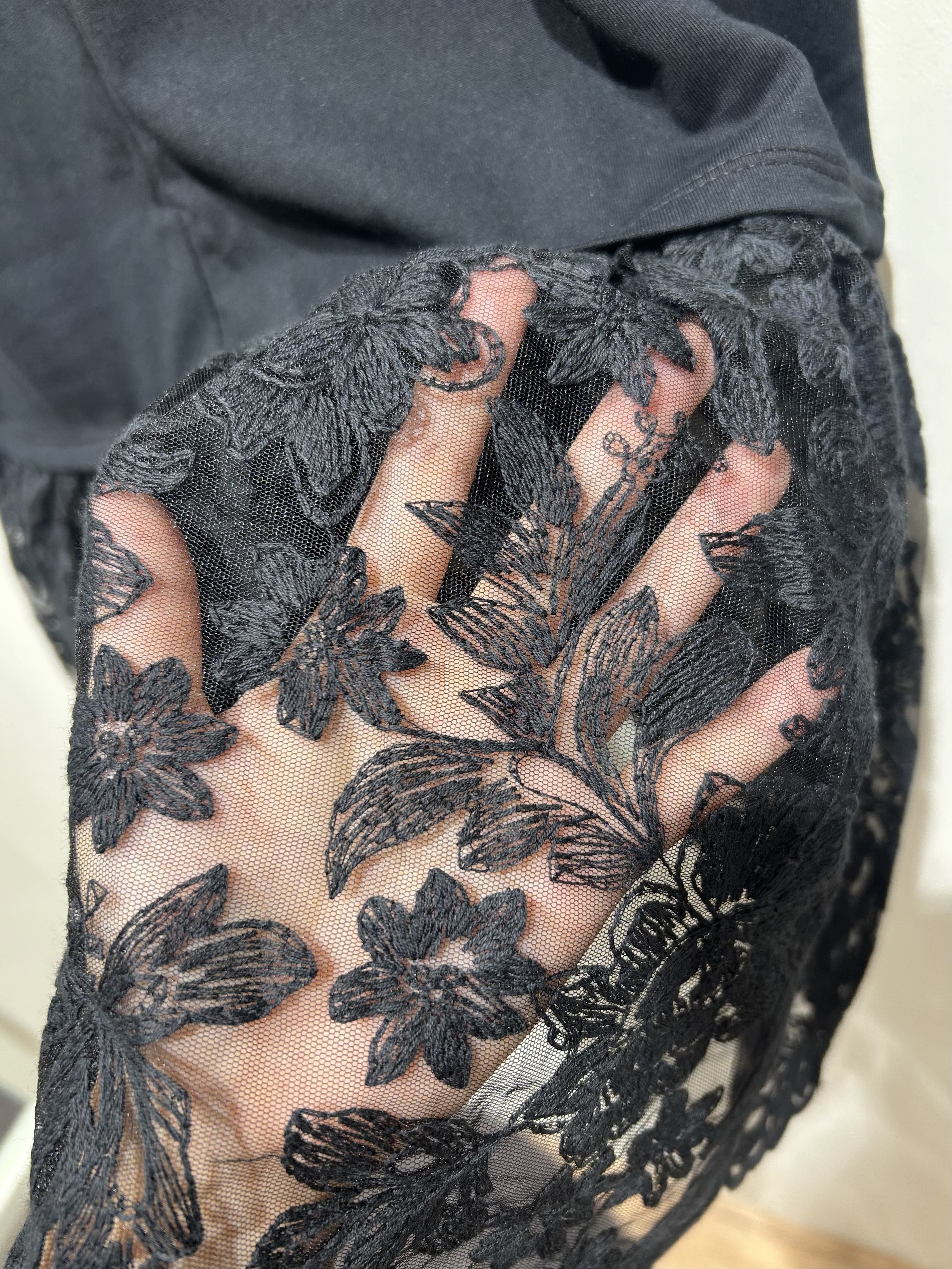 shihoさんの「grove｜【体型カバー】刺繍チュールレースドッキングカットソー」を使ったコーディネート