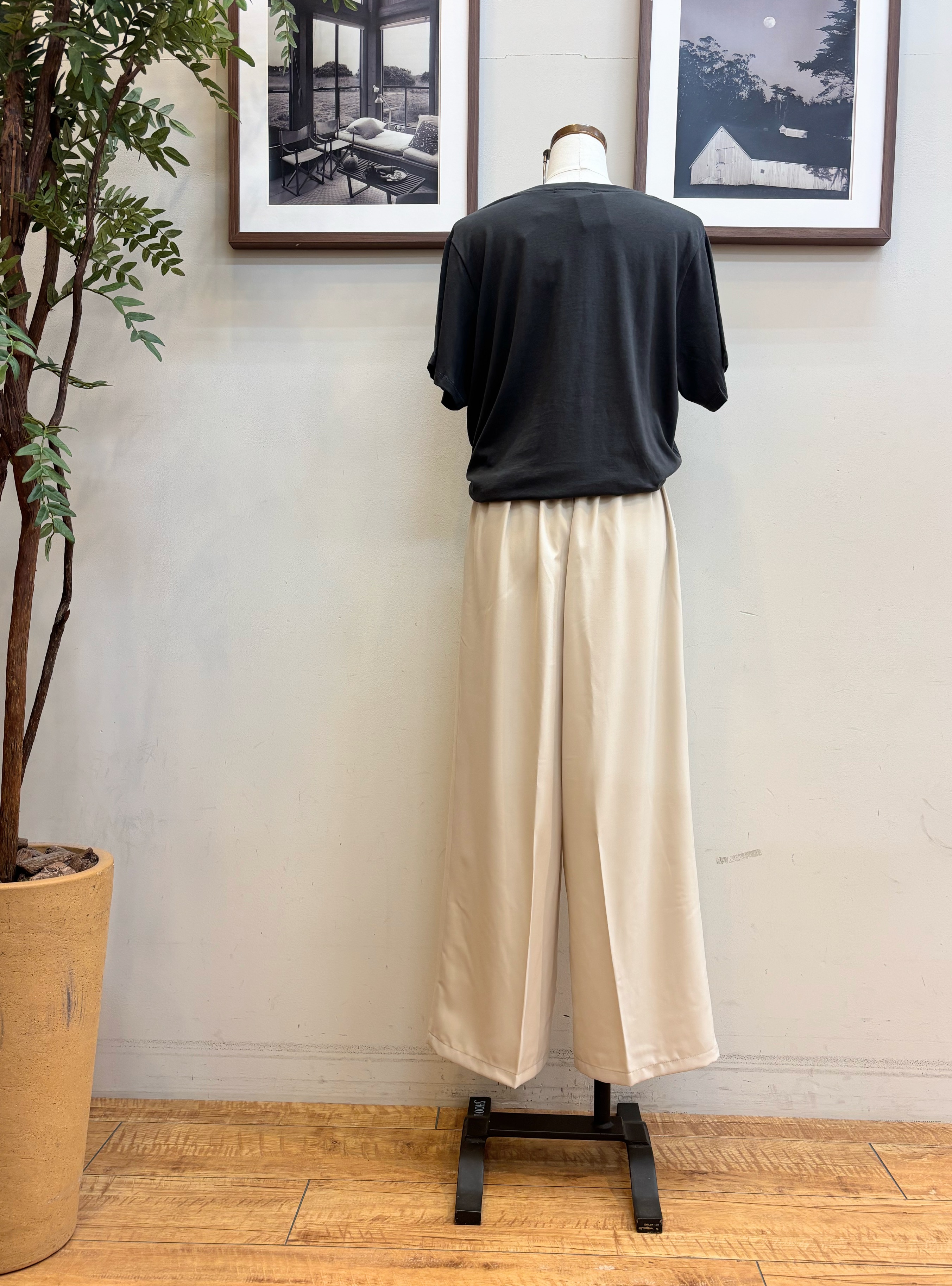 maiさんの「SHOO･LA･RUE｜【綿100%/ひんやり/S-LL/洗濯機可】選べる5柄 大人のベーシックカラープリントTシャツ」を使ったコーディネート