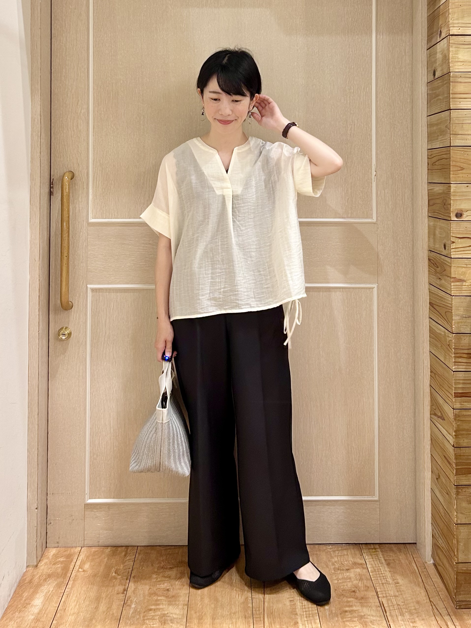 ちぐささんの「SHOO･LA･RUE｜【高レビュー/体型カバー】インせず着られる スキッパー裾リボンブラウス」を使ったコーディネート