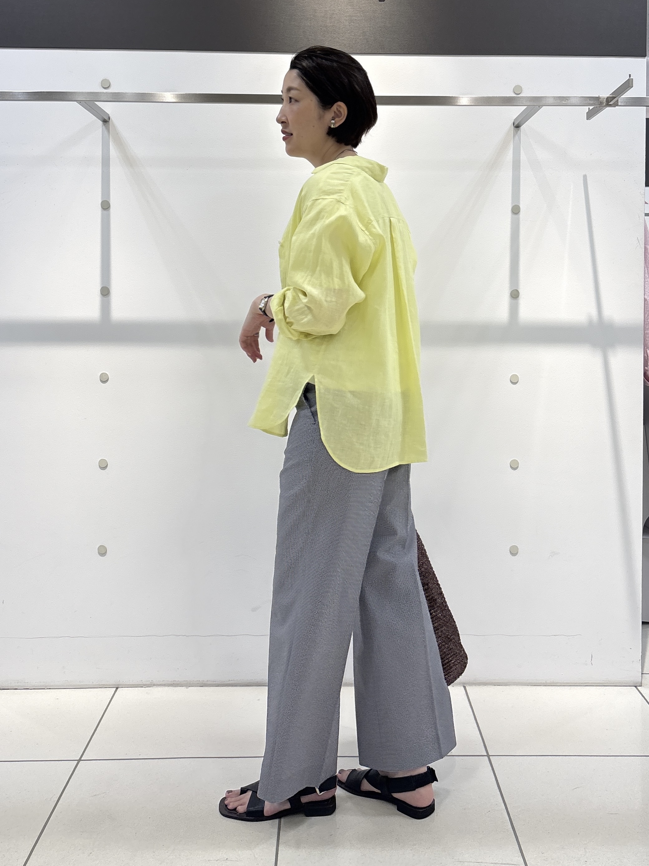 yuriさんの「INDIVI｜【洗える／UVケア／SETUP可能】サッカー素材ストレートパンツ」を使ったコーディネート