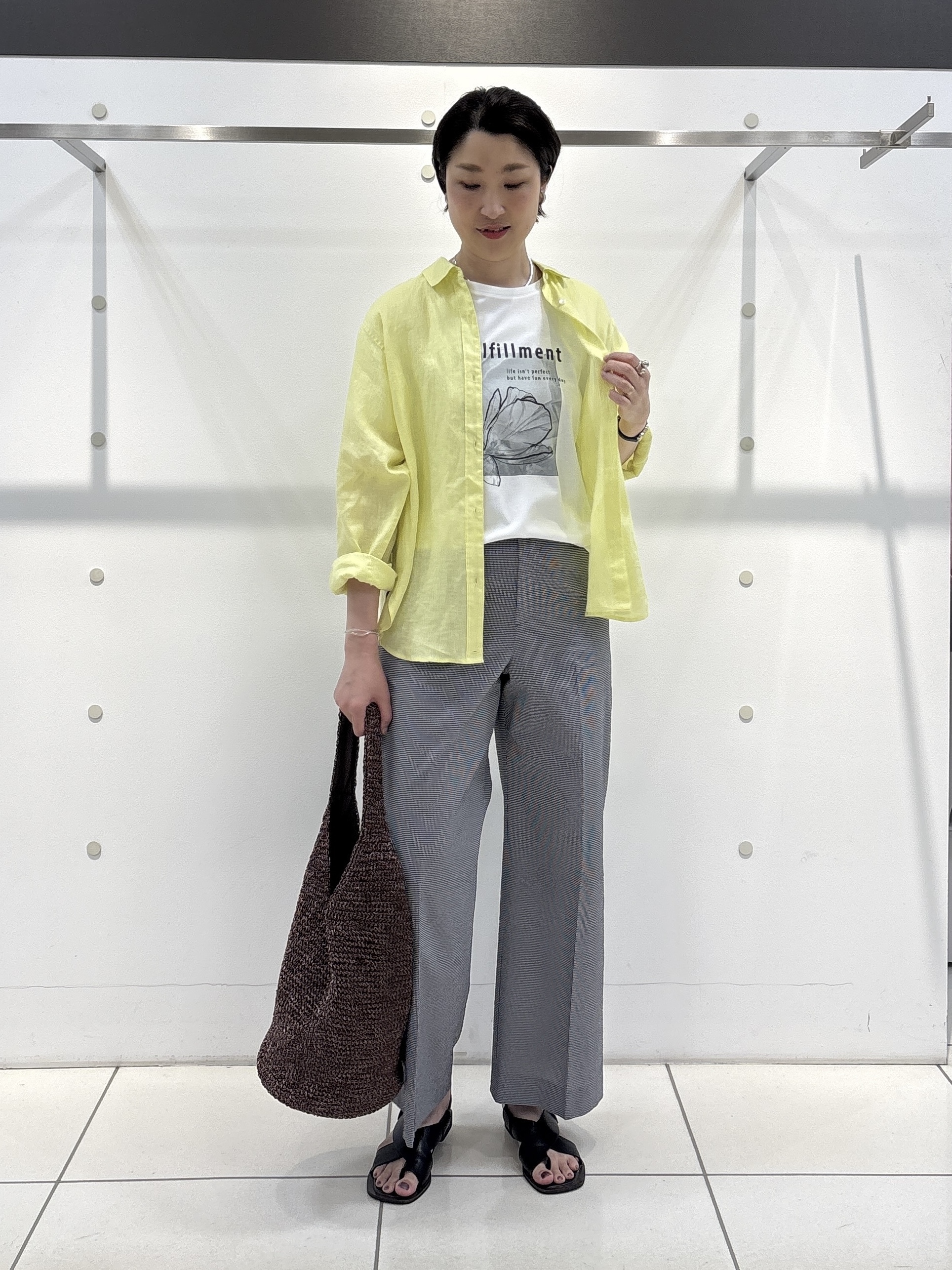 yuriさんの「INDIVI｜【洗える／UVケア／SETUP可能】サッカー素材ストレートパンツ」を使ったコーディネート