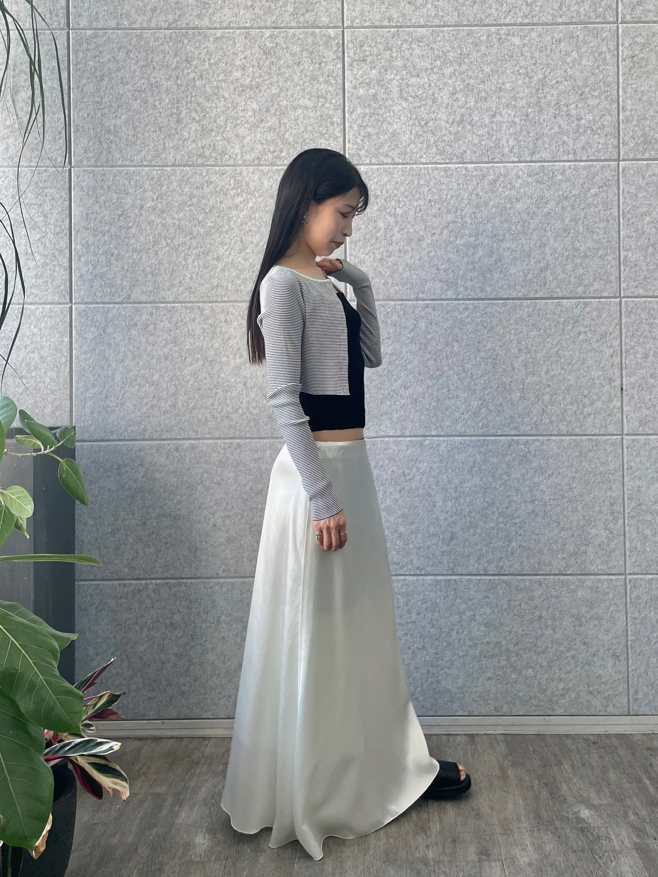 丸山加奈子さんの「CODE A｜【Re】stretch hook cardigan」を使ったコーディネート