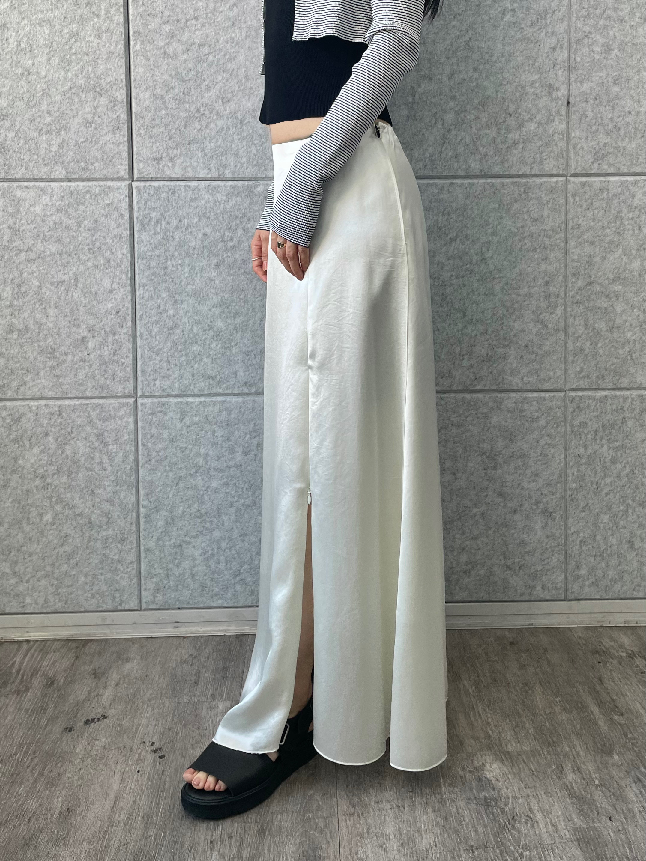 丸山加奈子さんの「CODE A｜【Re】stretch hook cardigan」を使ったコーディネート