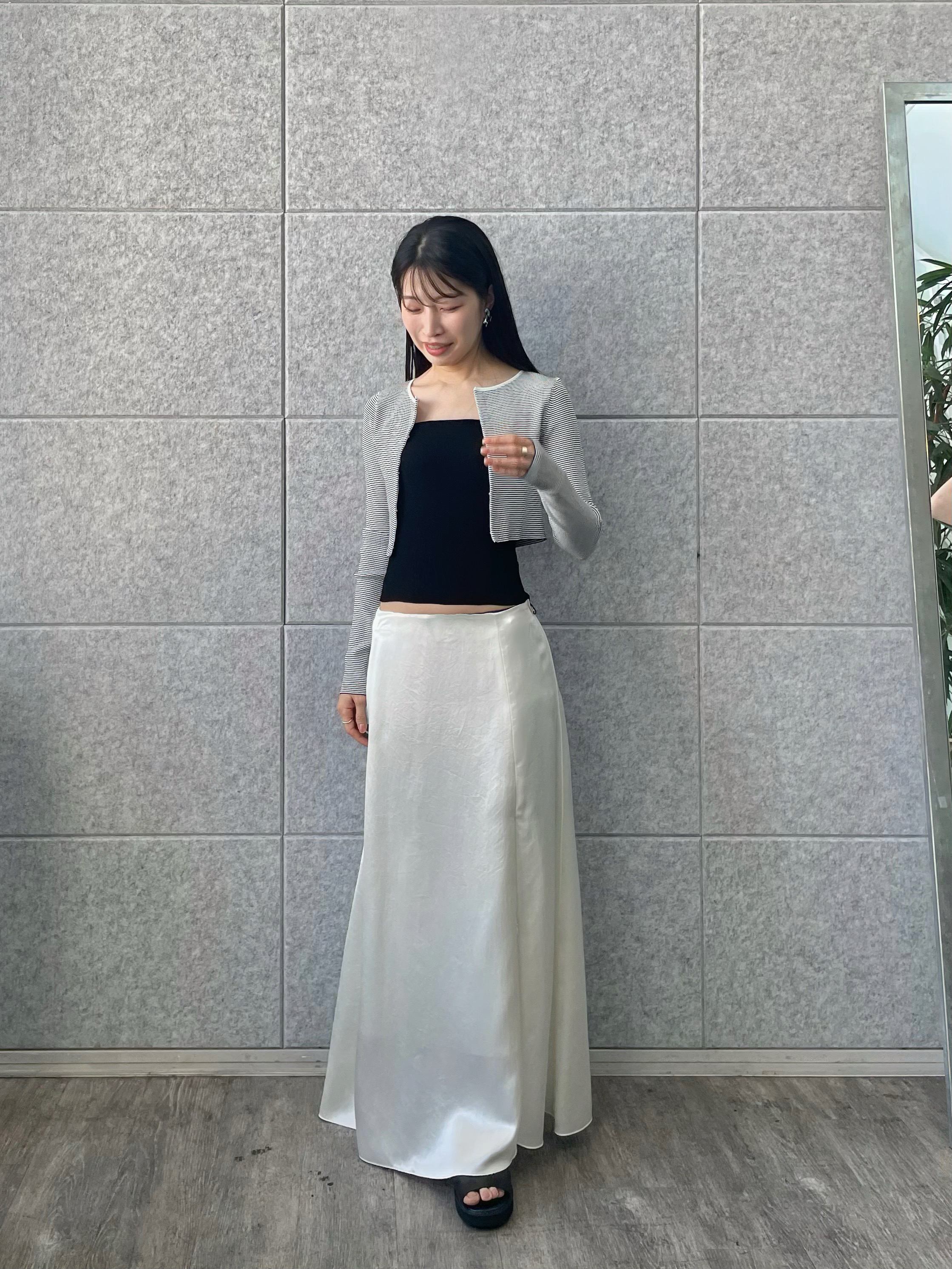 丸山加奈子さんの「CODE A｜【Re】stretch hook cardigan」を使ったコーディネート